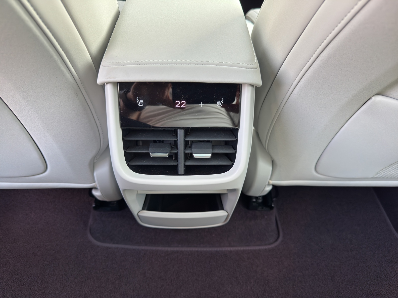 VOLVO EX60 Twin Ultra AWD-image-11