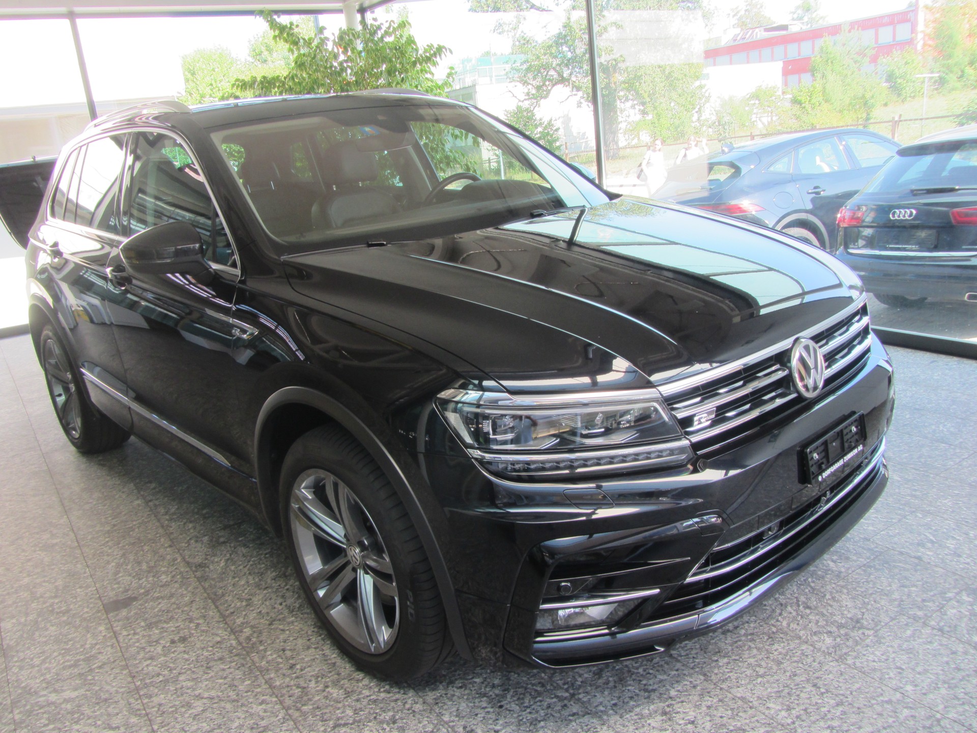 VW Tiguan 2.0 TDI SCR Highline 4Motion DSG-image-1