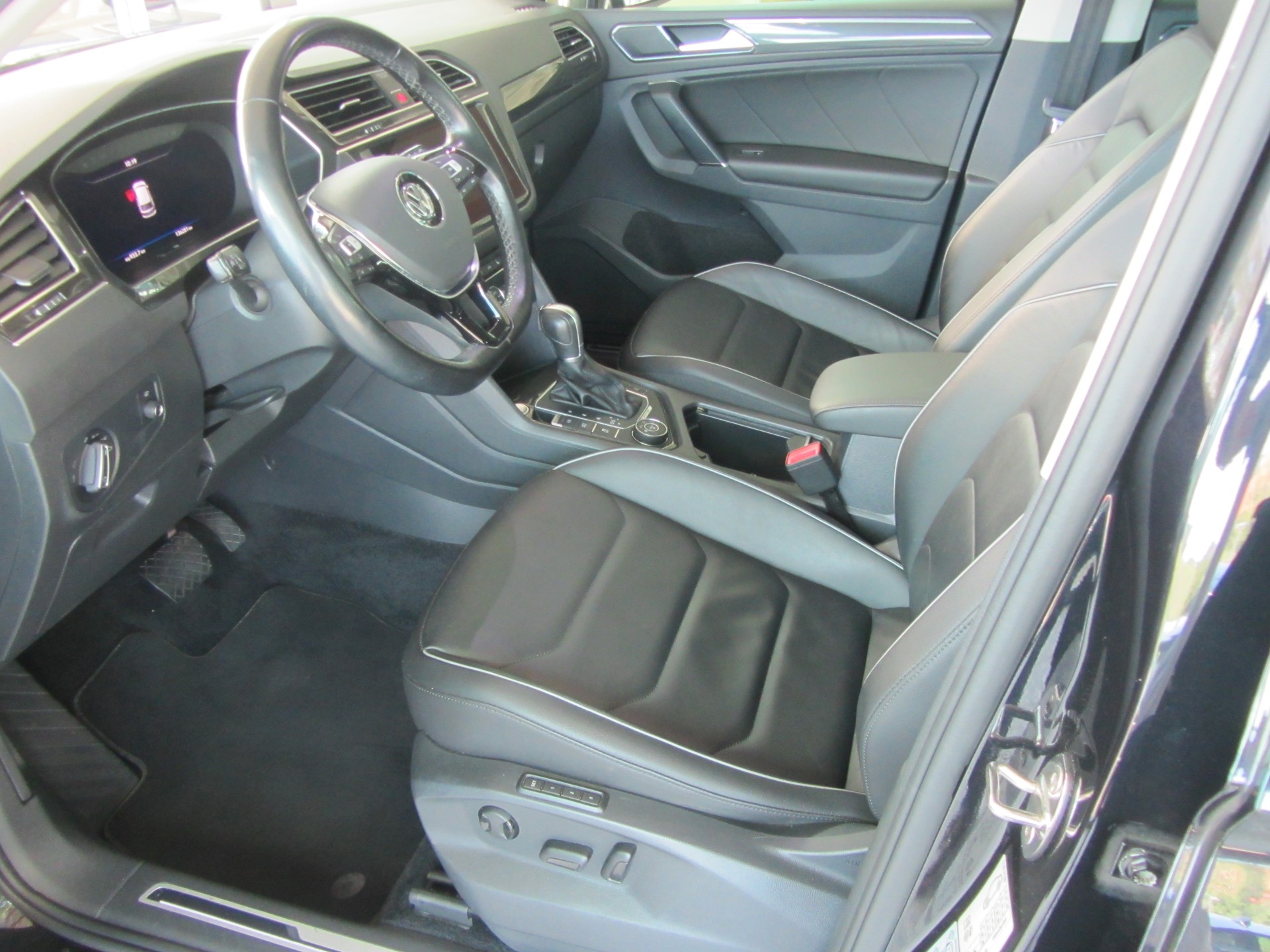VW Tiguan 2.0 TDI SCR Highline 4Motion DSG-image-4