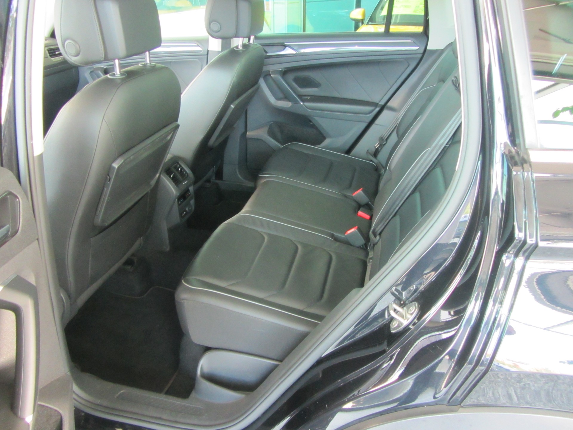 VW Tiguan 2.0 TDI SCR Highline 4Motion DSG-image-5