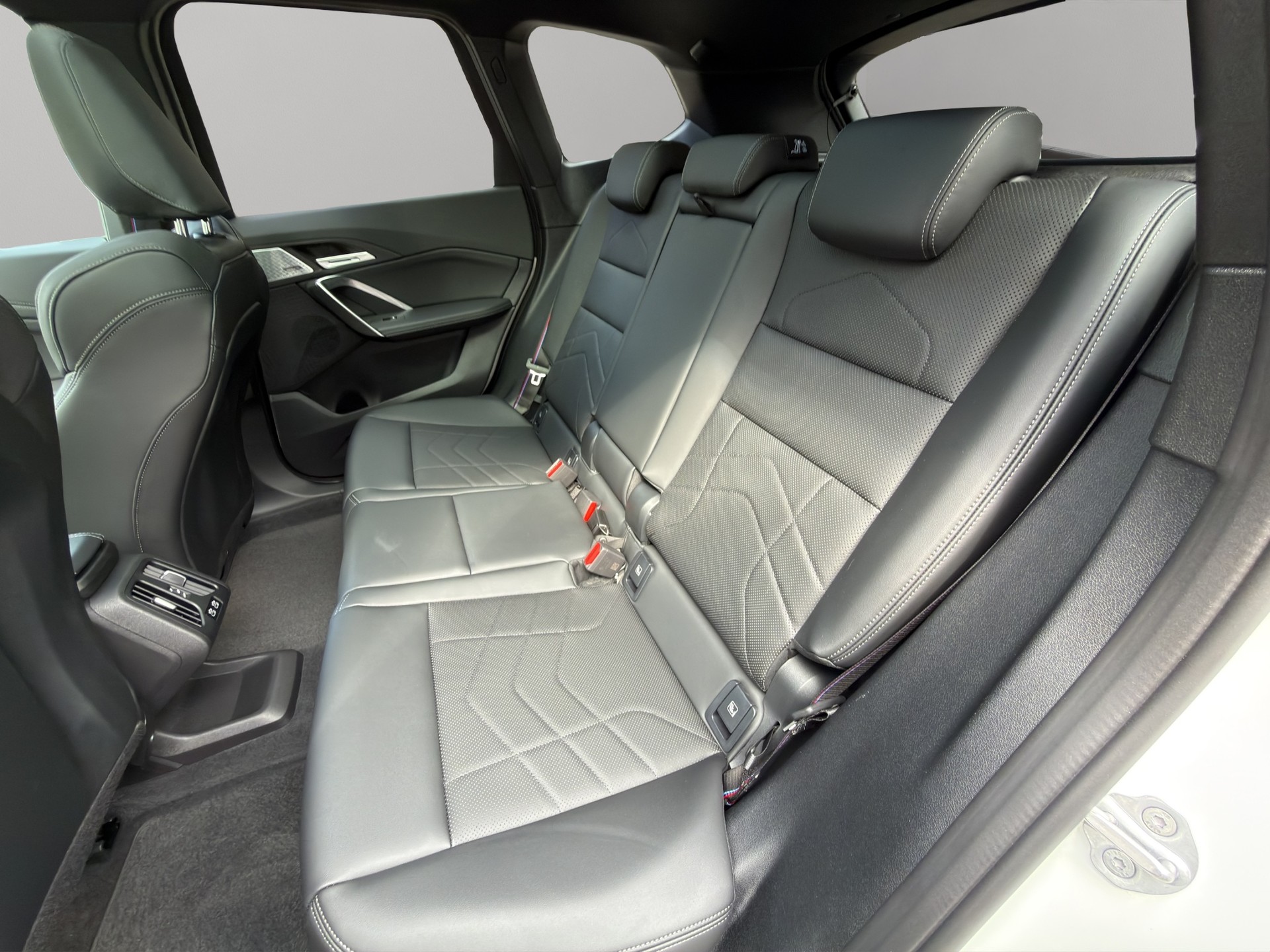 BMW iX1 xDrive 30 M Sport Pro-image-18