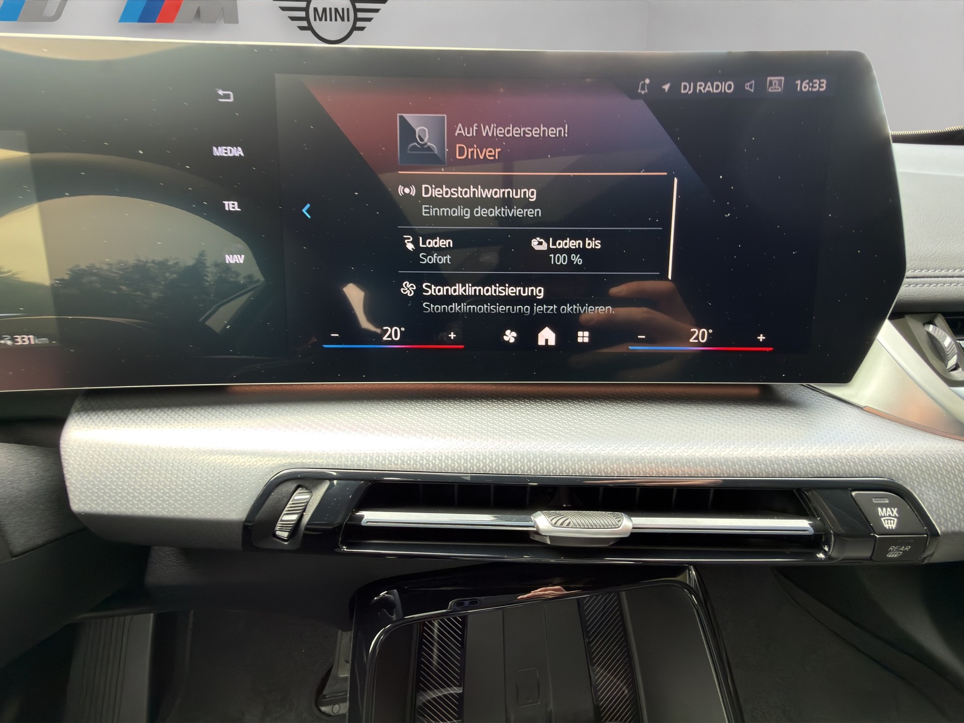 BMW iX1 xDrive 30 M Sport Pro-image-17