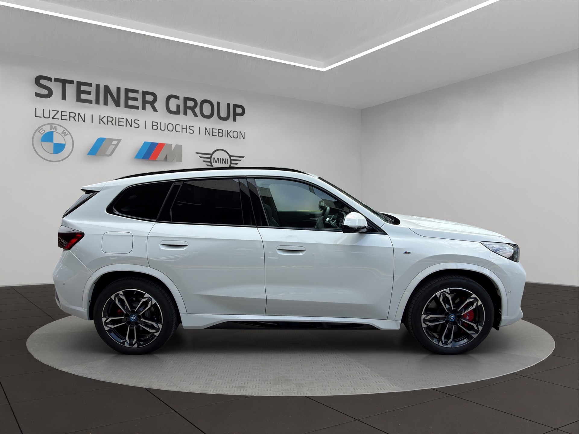 BMW iX1 xDrive 30 M Sport Pro-image-4