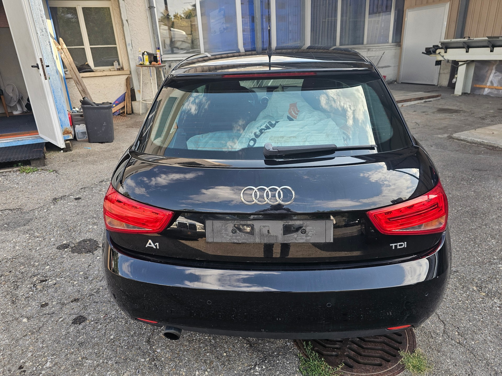 AUDI A1 1.6 TDI Attraction-image-5