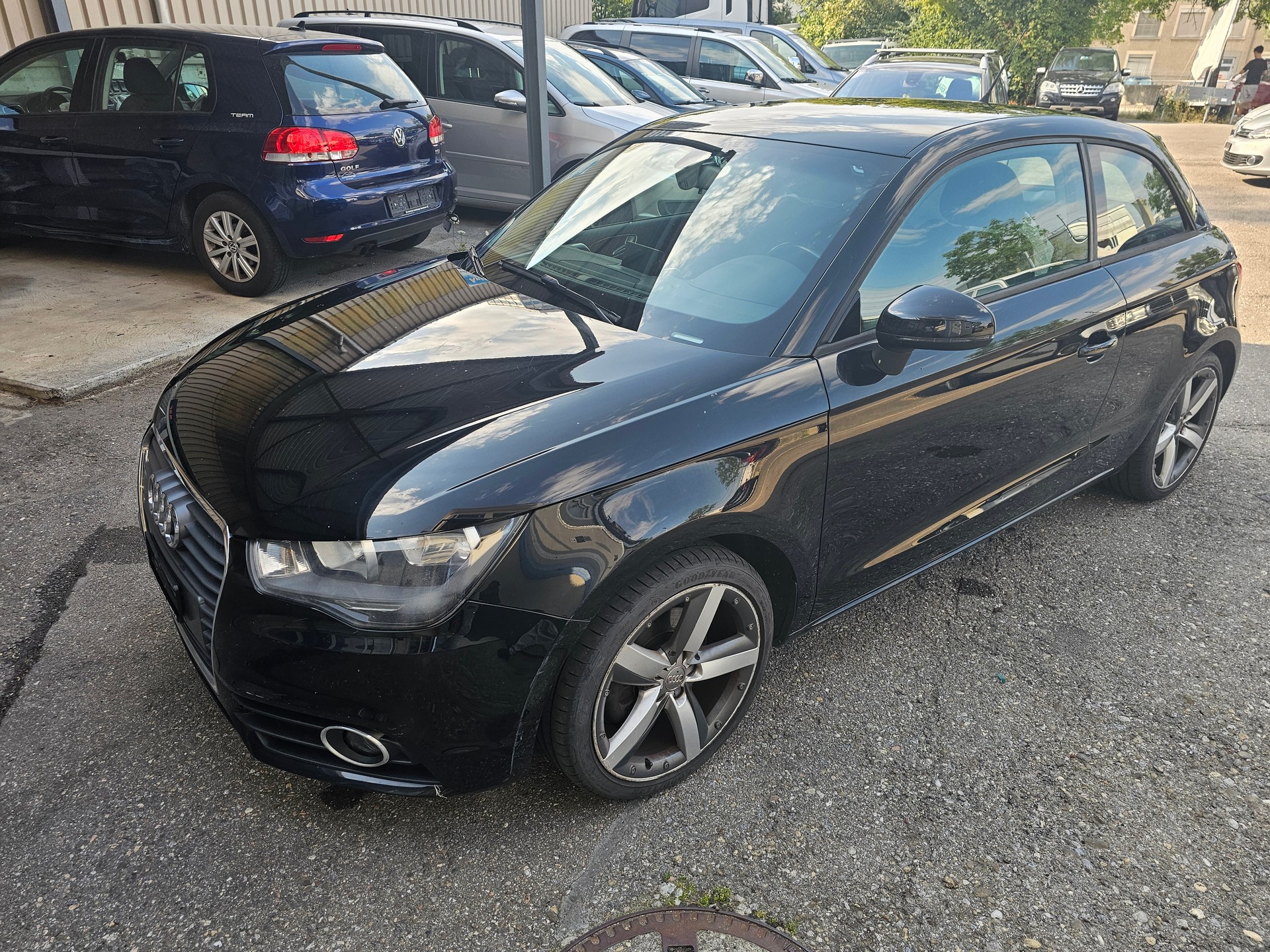 AUDI A1 1.6 TDI Attraction-image-0