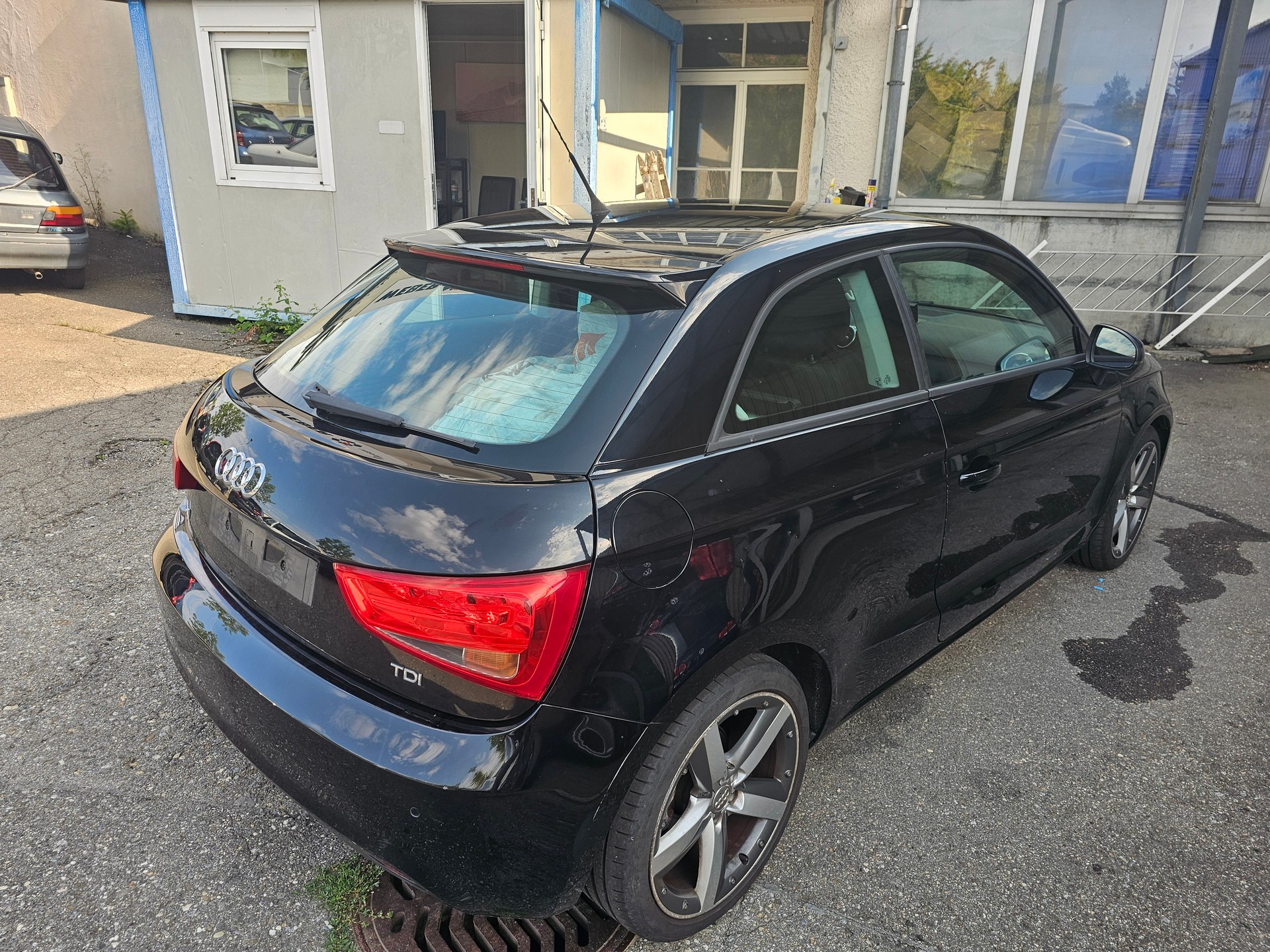 AUDI A1 1.6 TDI Attraction-image-6
