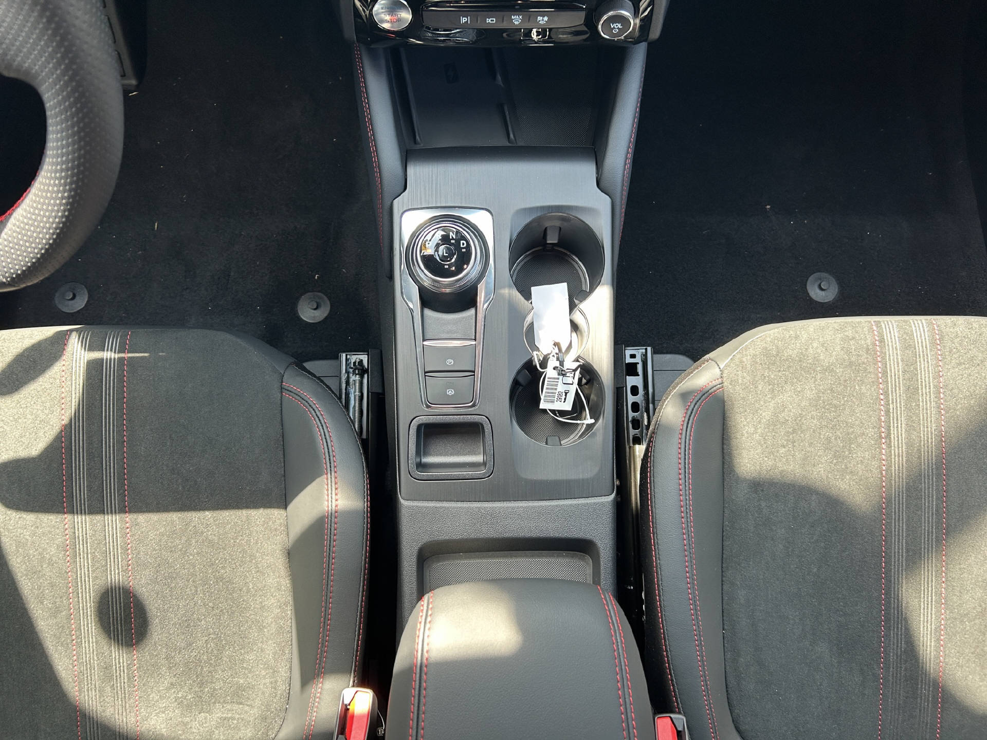 FORD Kuga 2.5 Plug-in Hybrid ST-Line X-image-16