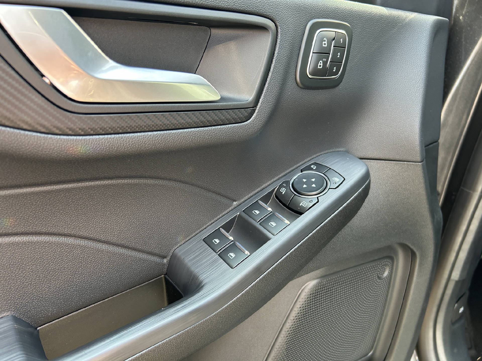 FORD Kuga 2.5 Plug-in Hybrid ST-Line X-image-12