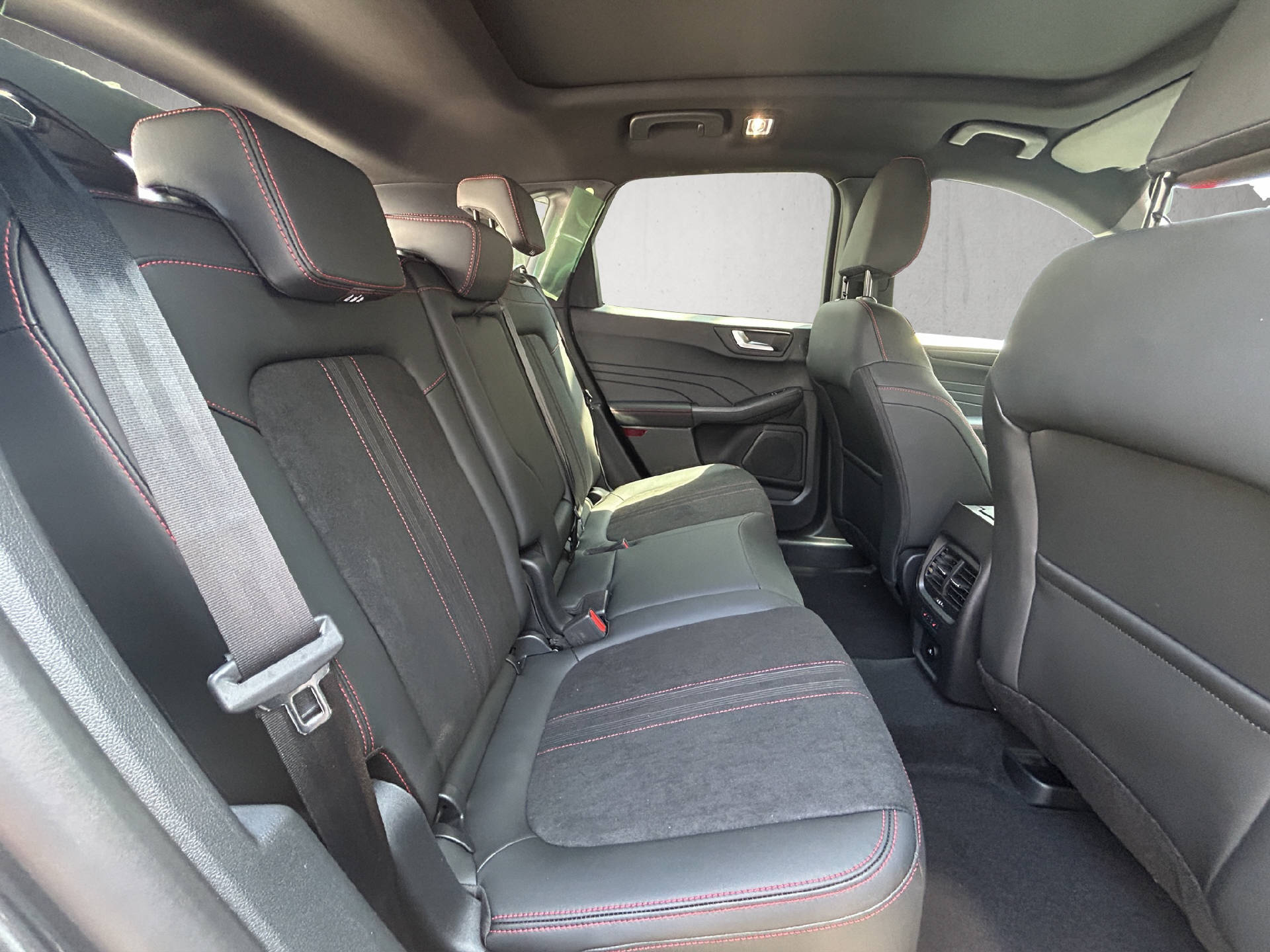 FORD Kuga 2.5 Plug-in Hybrid ST-Line X-image-19