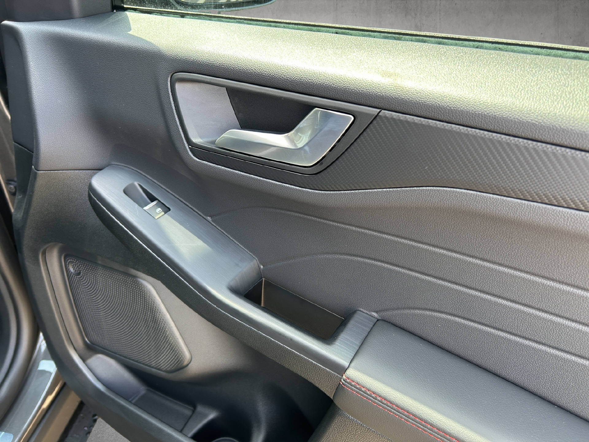 FORD Kuga 2.5 Plug-in Hybrid ST-Line X-image-17