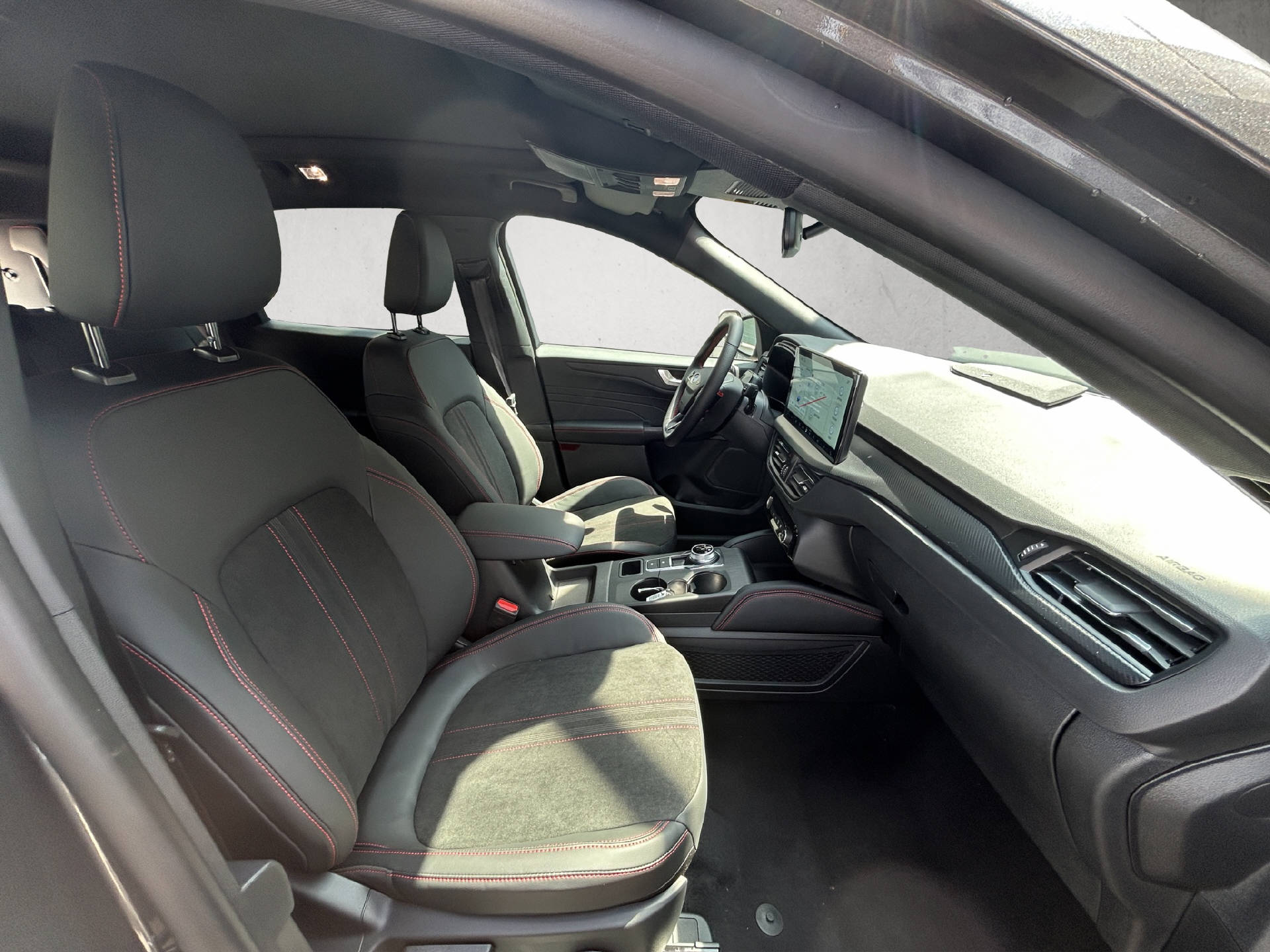 FORD Kuga 2.5 Plug-in Hybrid ST-Line X-image-18
