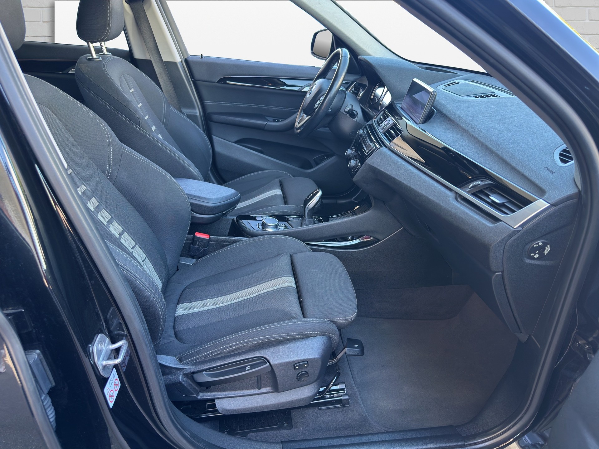 BMW X1 xDrive 18d xLine Steptronic-image-12