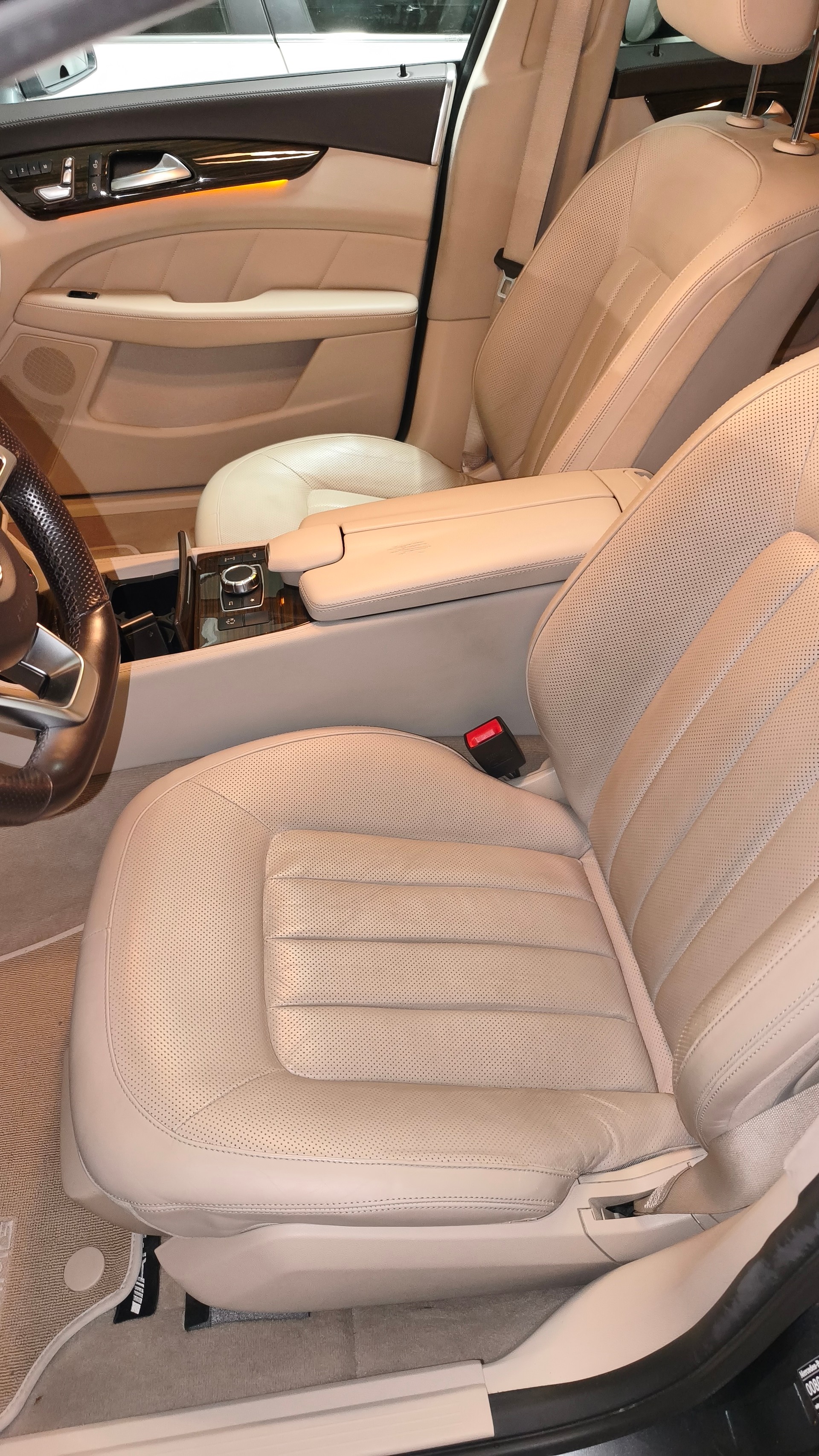 MERCEDES-BENZ CLS 500 V8 4matic-image-8