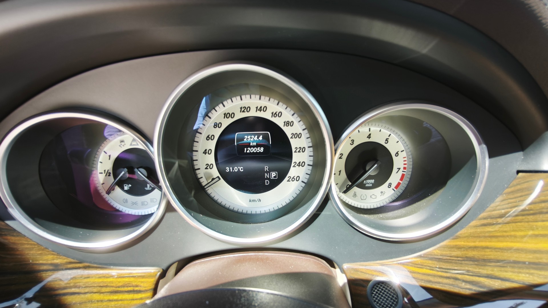 MERCEDES-BENZ CLS 500 V8 4matic-image-5