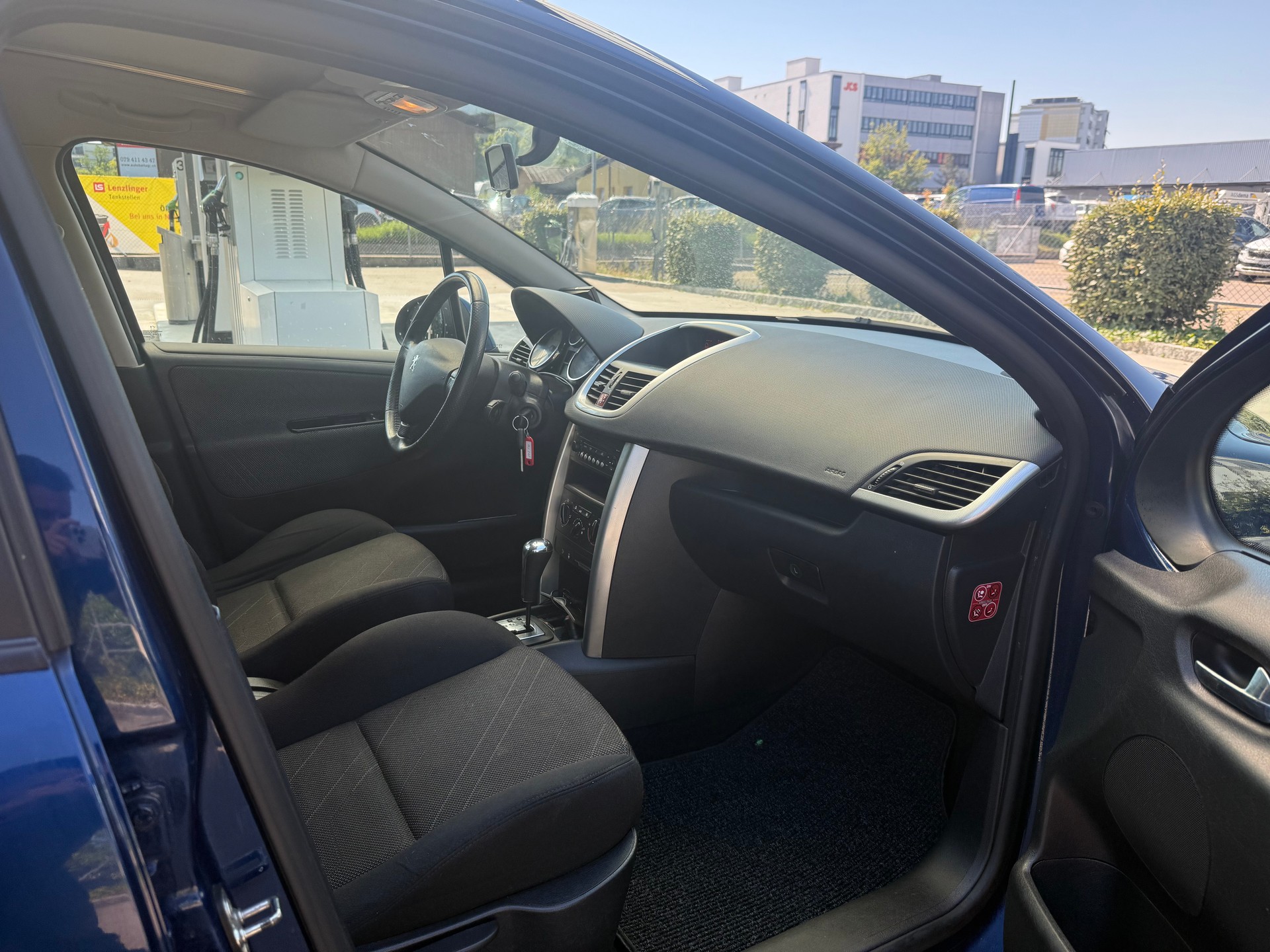 PEUGEOT 207 SW 1.6 16V Sport Automatic / Frisch ab MFK & Service / Rückfahrkamera / Klima / PDC / Tempomat / Panoramadach-image-6