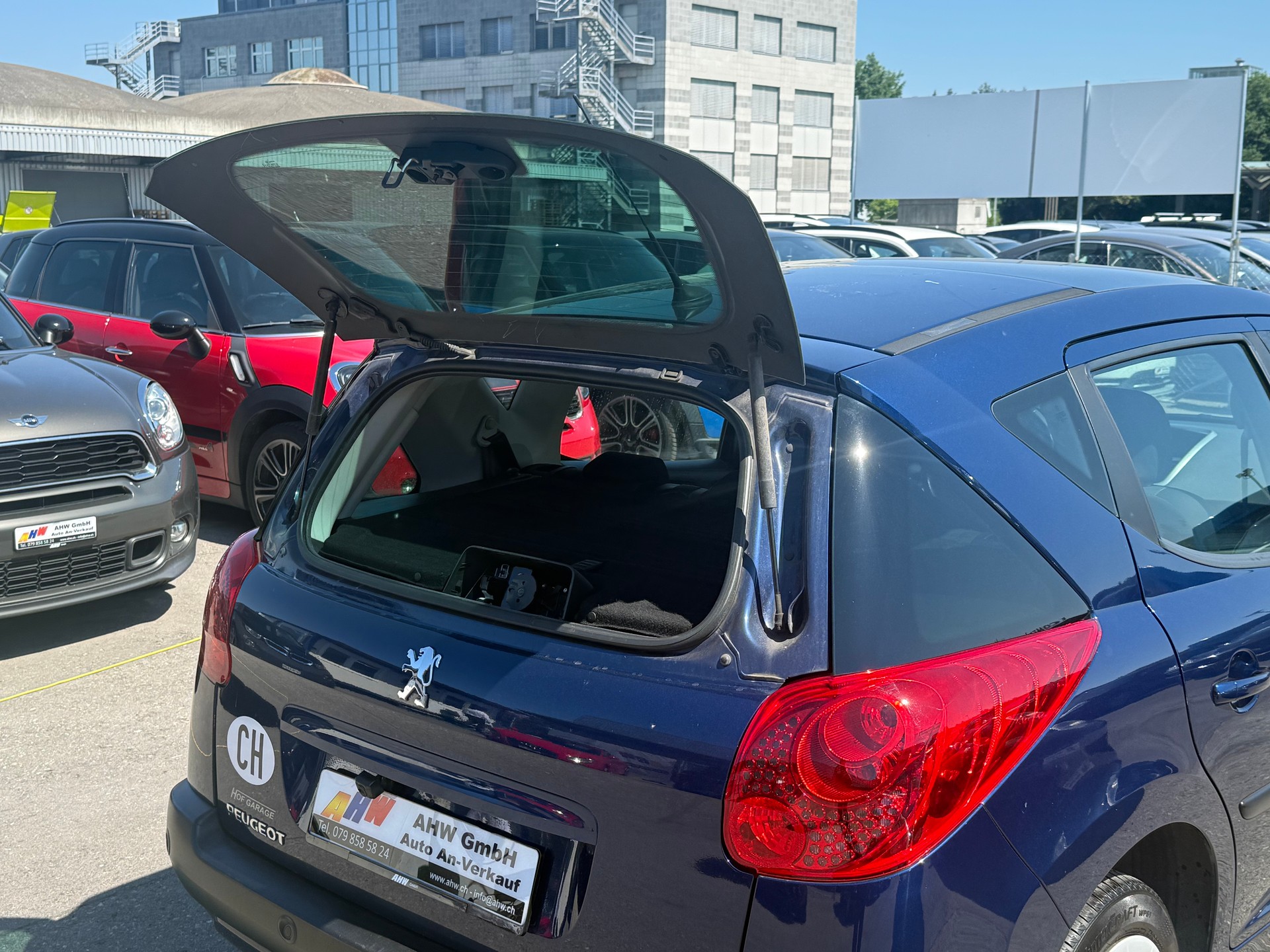 PEUGEOT 207 SW 1.6 16V Sport Automatic / Frisch ab MFK & Service / Rückfahrkamera / Klima / PDC / Tempomat / Panoramadach-image-12