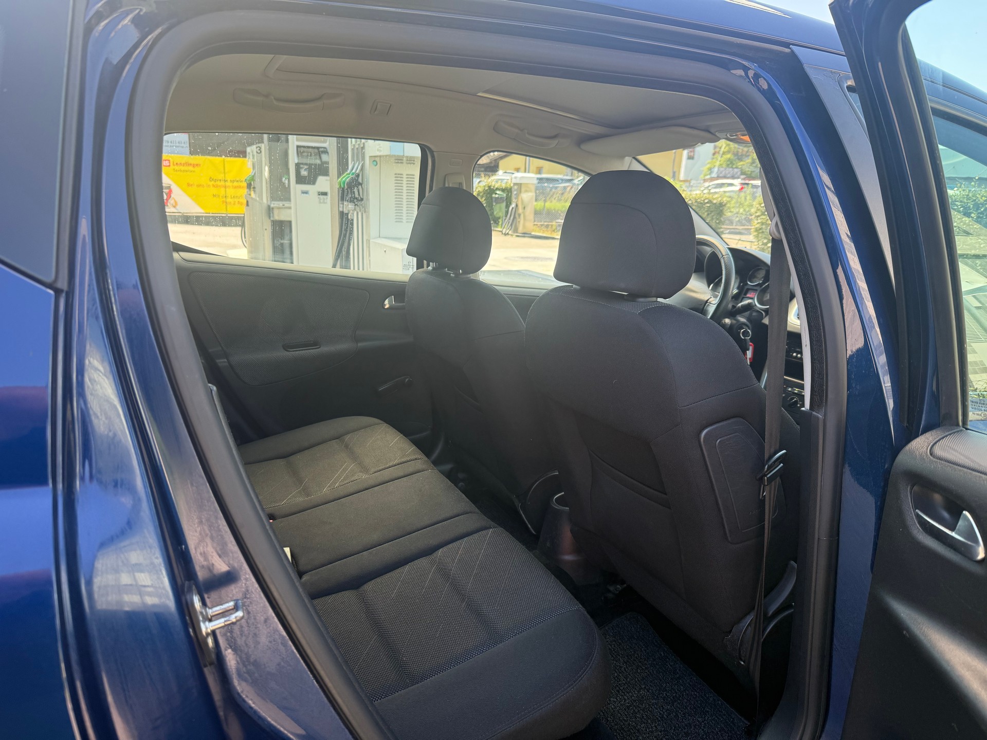 PEUGEOT 207 SW 1.6 16V Sport Automatic / Frisch ab MFK & Service / Rückfahrkamera / Klima / PDC / Tempomat / Panoramadach-image-11