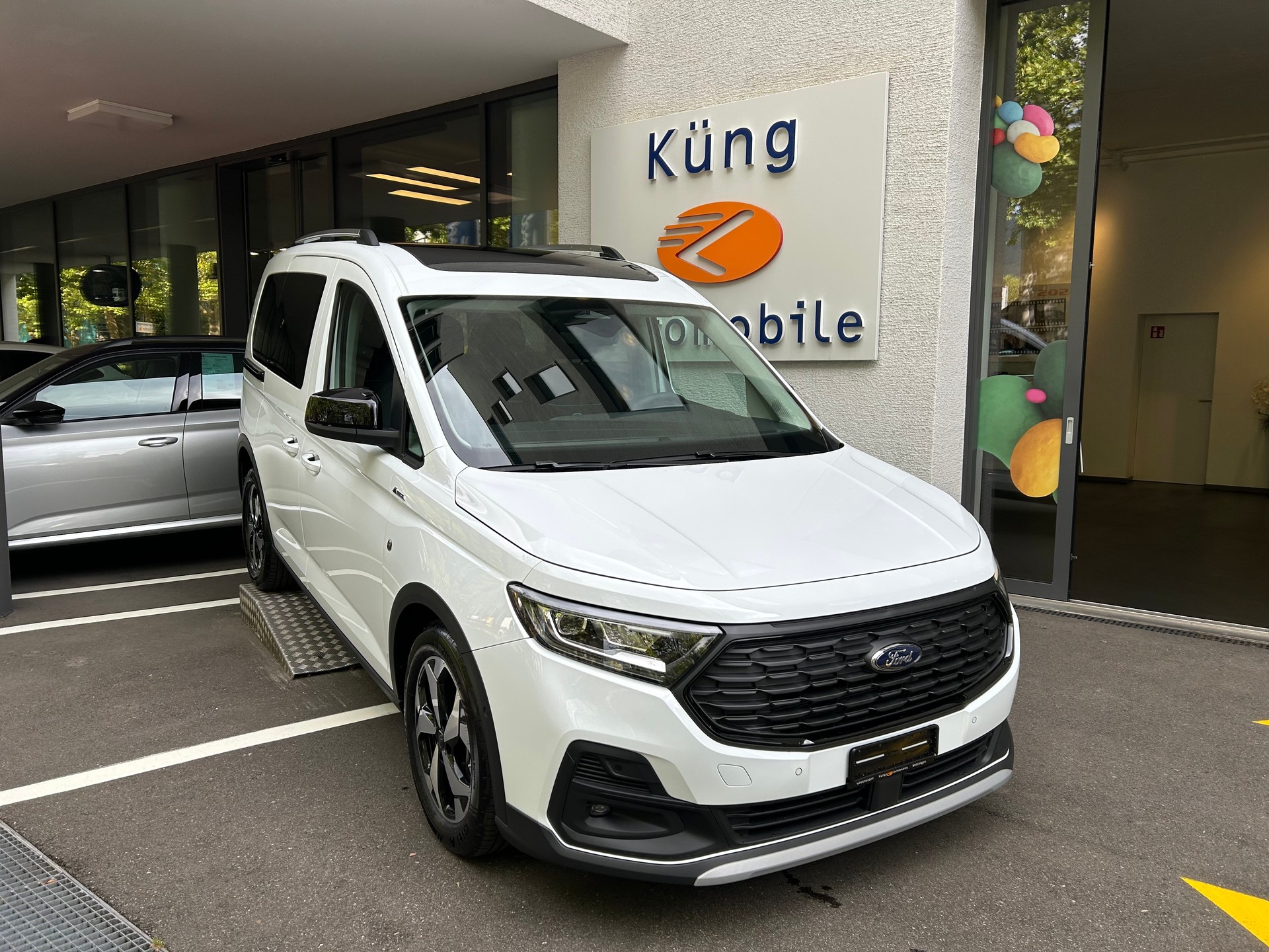 FORD Tourneo Connect 1.5 PHEV Active Automat-image-0