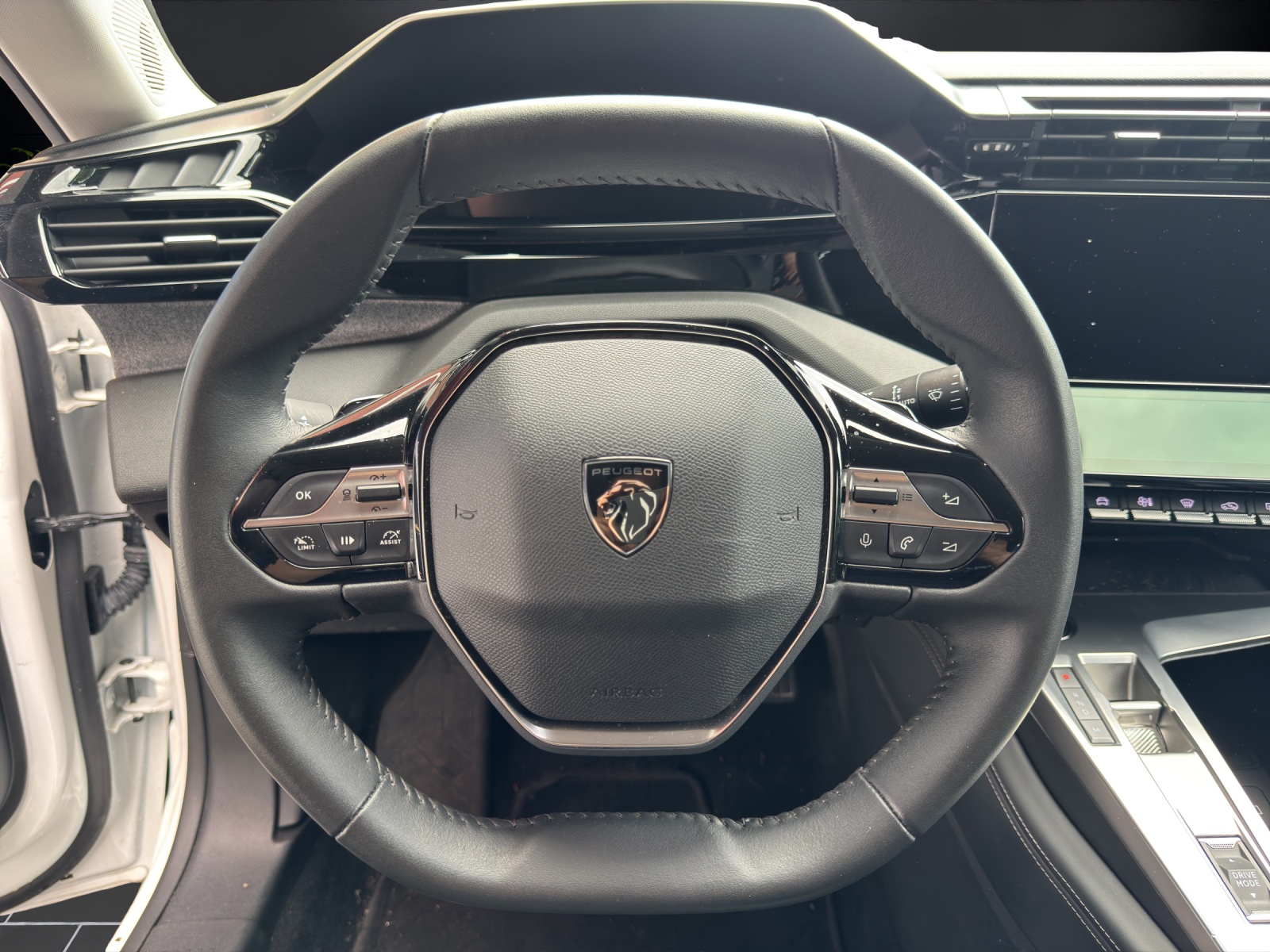 PEUGEOT 308 1.2 Allure Pack EAT8-image-11