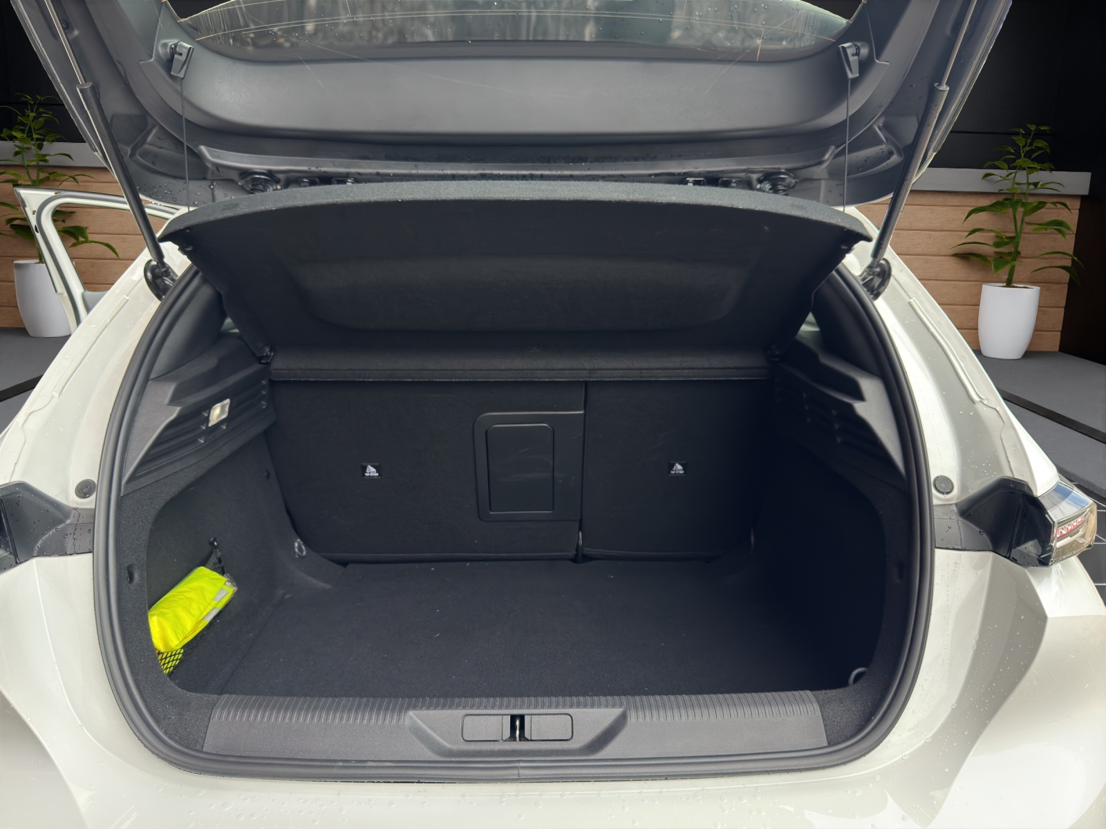 PEUGEOT 308 1.2 Allure Pack EAT8-image-8