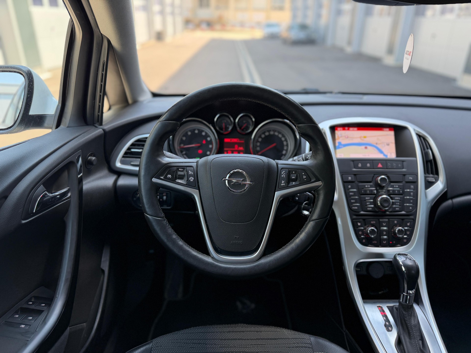 OPEL Astra SportsTourer 1.4i 16V Turbo Sport Automatic-image-11