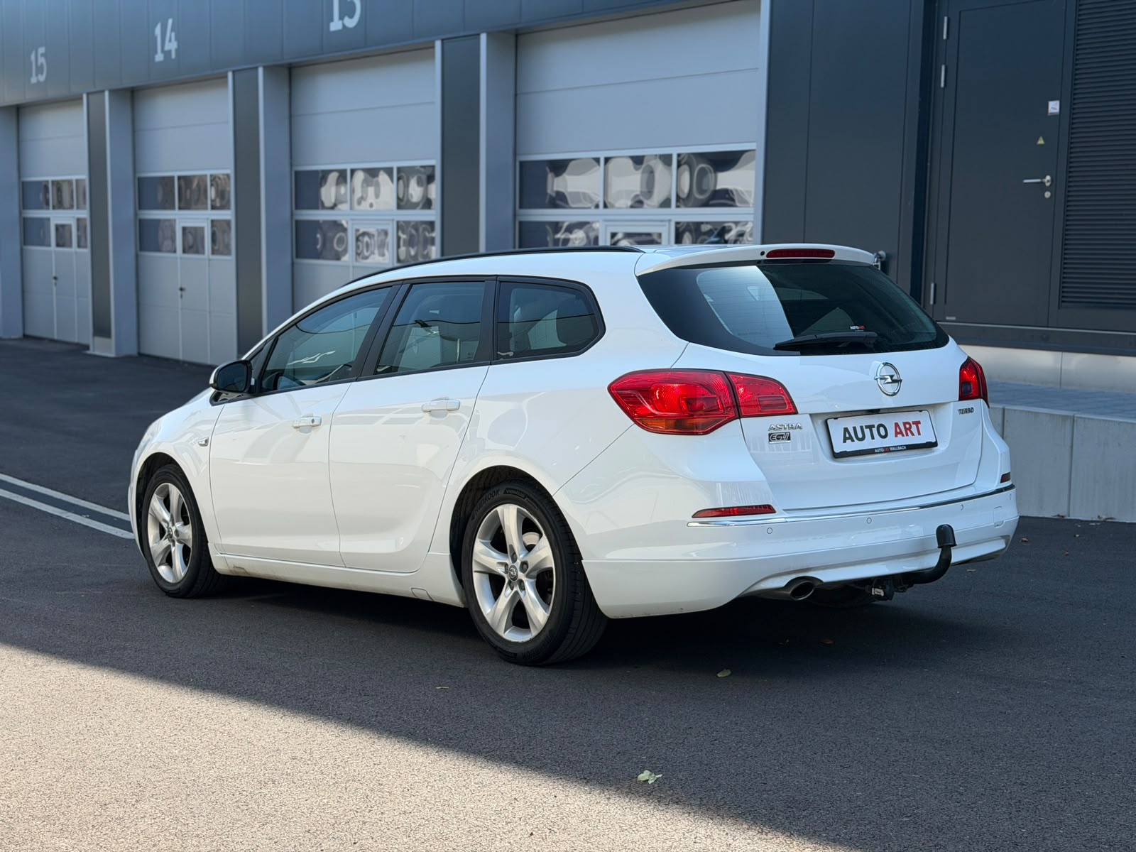 OPEL Astra SportsTourer 1.4i 16V Turbo Sport Automatic-image-2