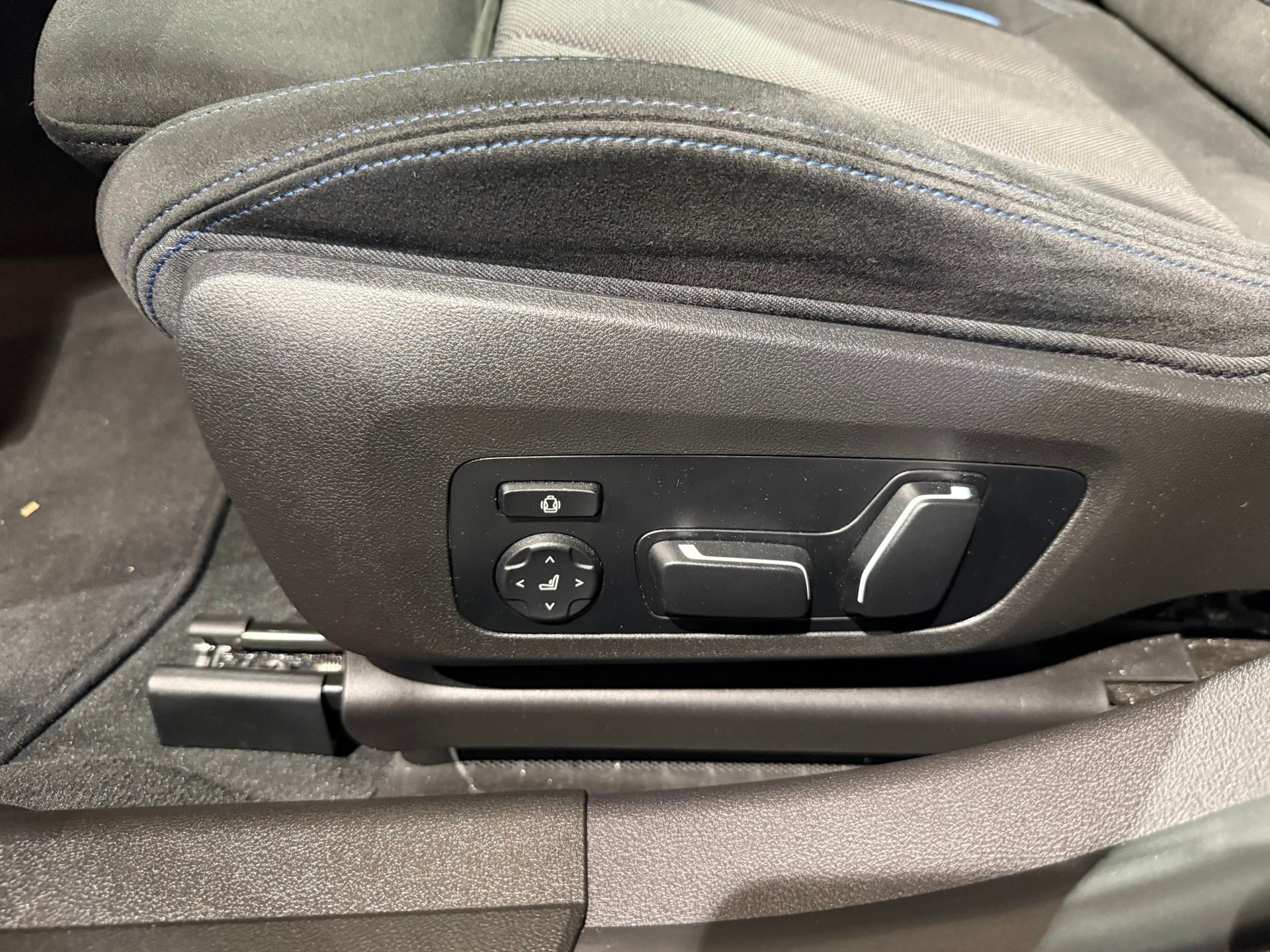 BMW M340i xDrive 48V Steptronic-image-23
