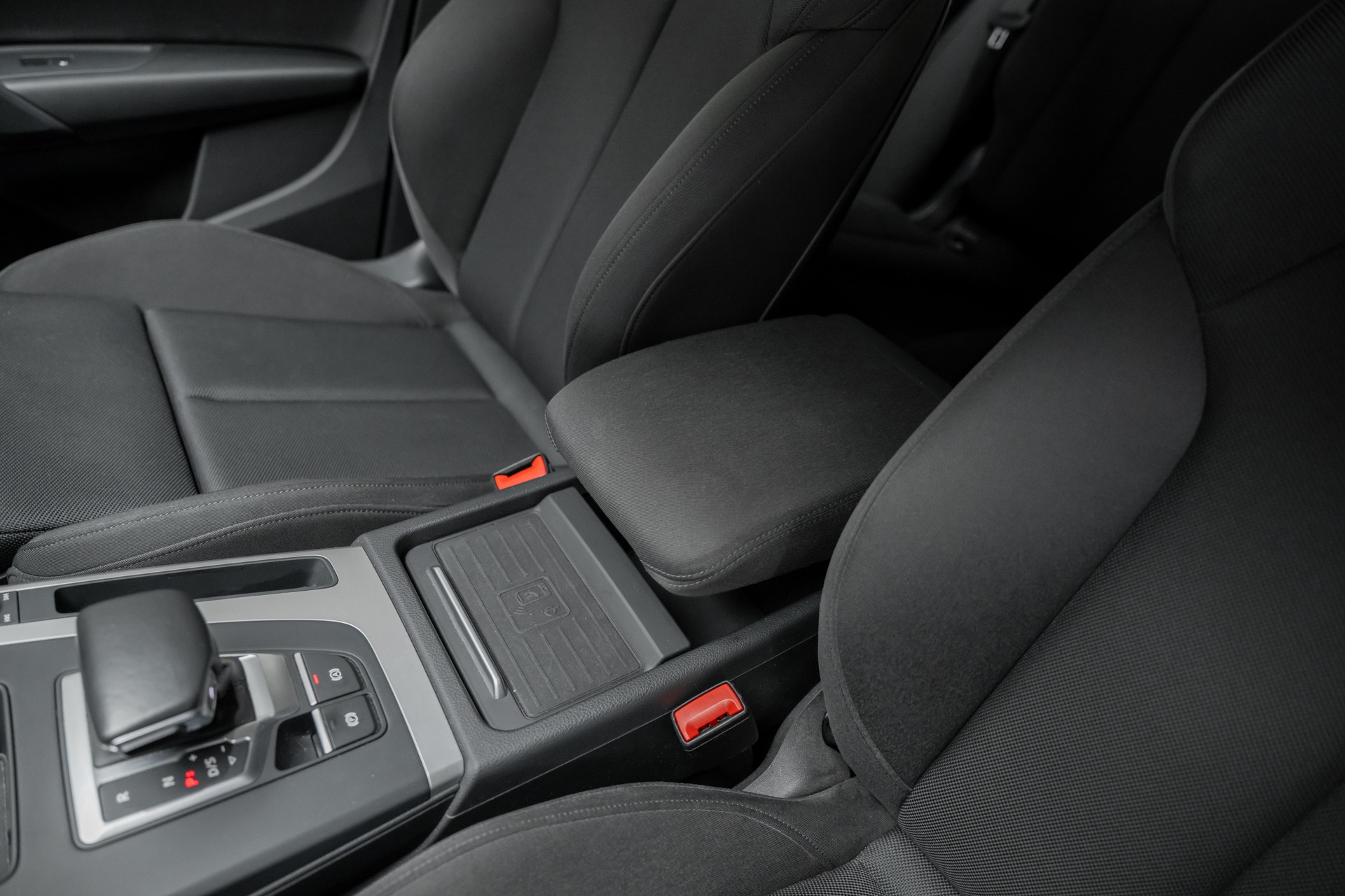 AUDI Q5 55 TFSI e PHEV S line quattro S-tronic-image-13