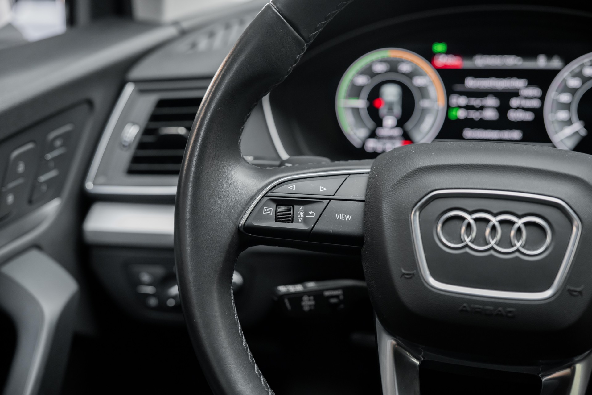 AUDI Q5 55 TFSI e PHEV S line quattro S-tronic-image-18