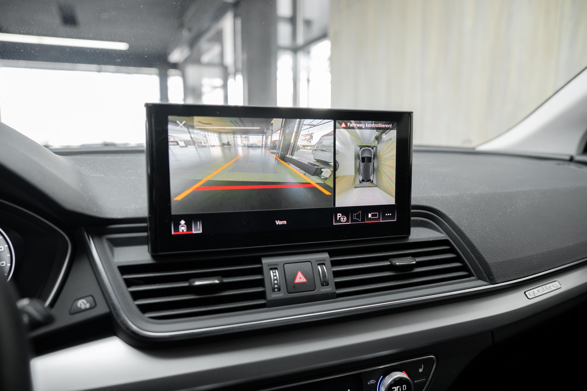 AUDI Q5 55 TFSI e PHEV S line quattro S-tronic-image-10