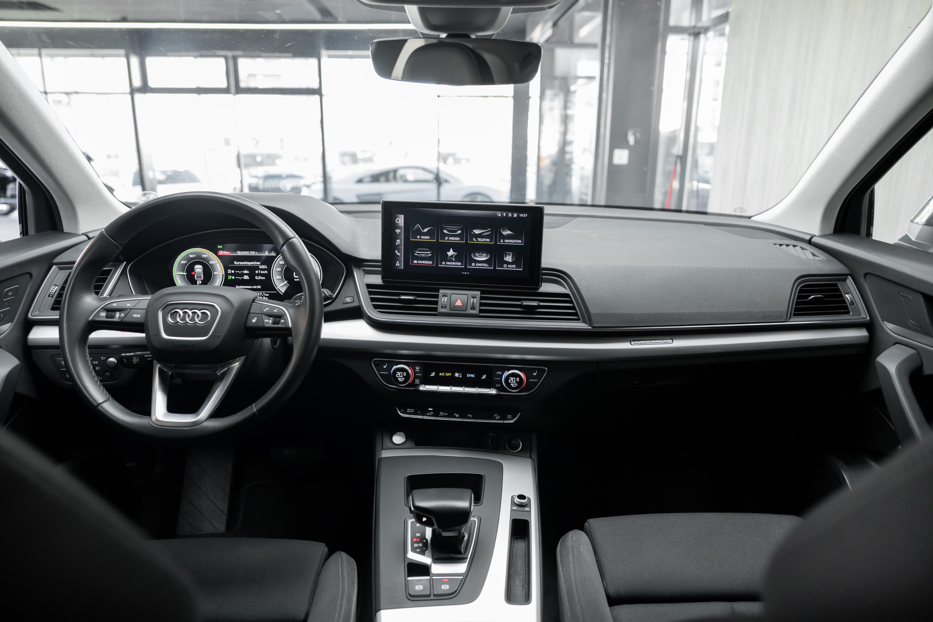 AUDI Q5 55 TFSI e PHEV S line quattro S-tronic-image-2
