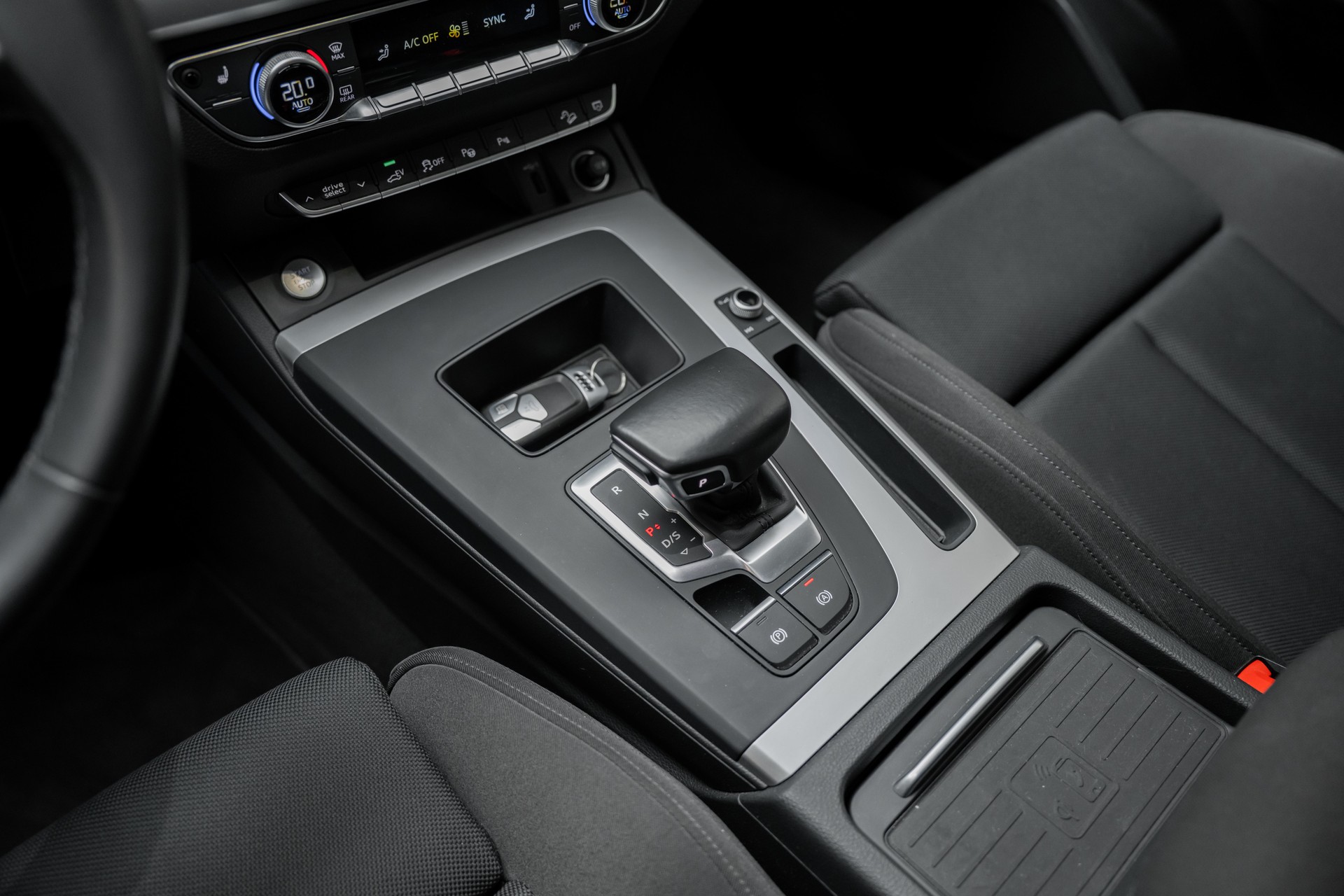 AUDI Q5 55 TFSI e PHEV S line quattro S-tronic-image-12