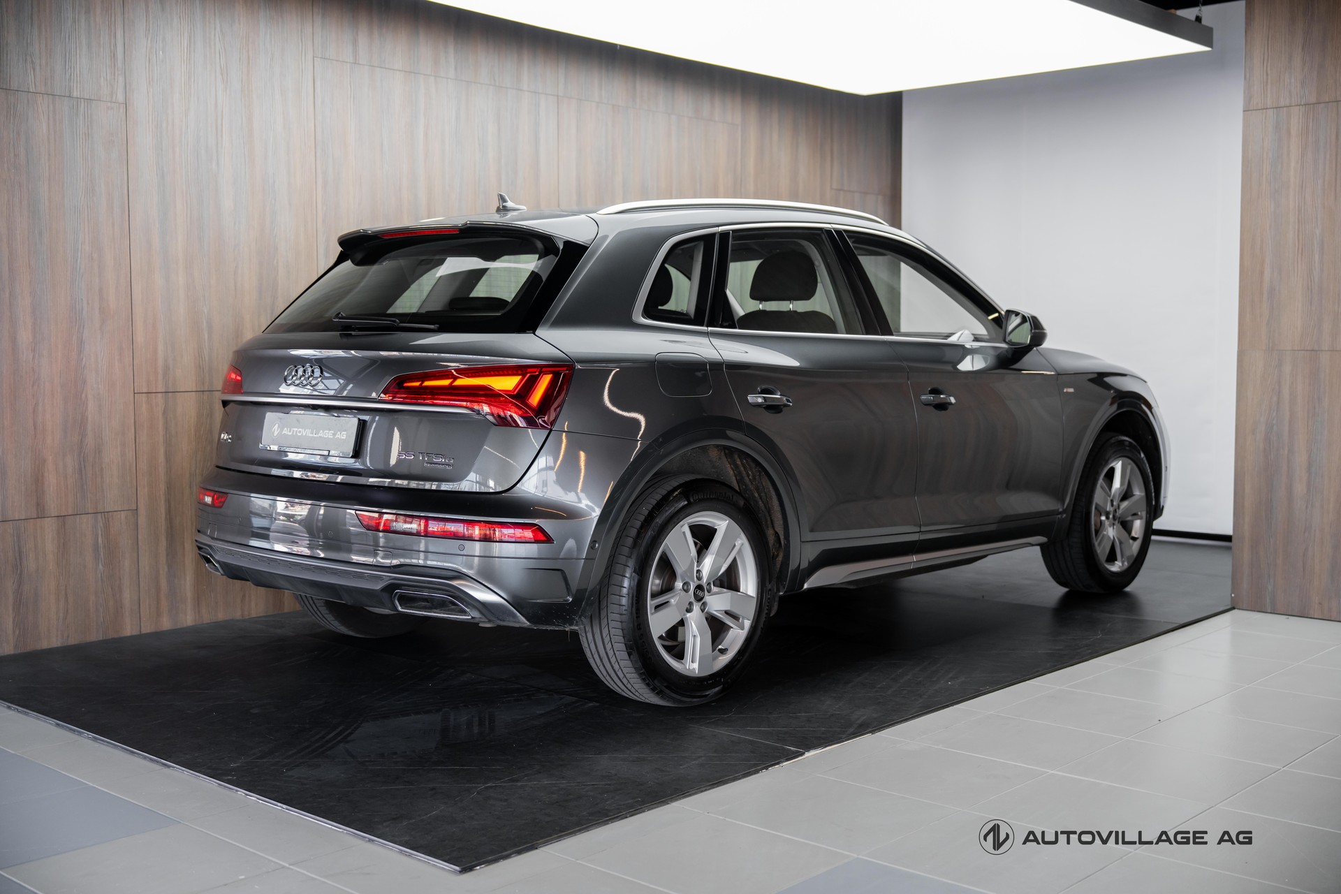 AUDI Q5 55 TFSI e PHEV S line quattro S-tronic-image-1