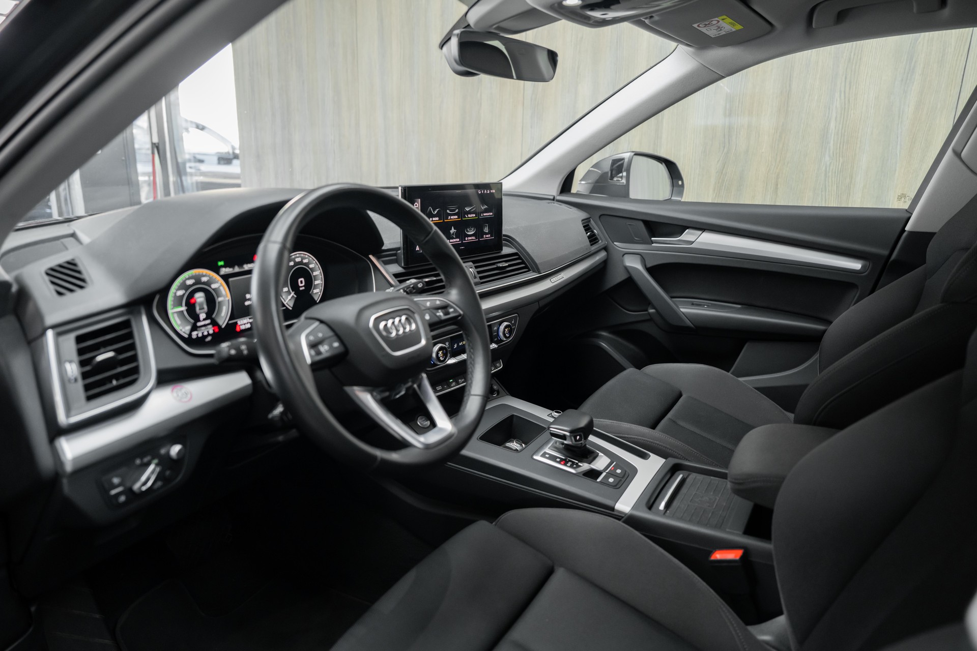 AUDI Q5 55 TFSI e PHEV S line quattro S-tronic-image-3