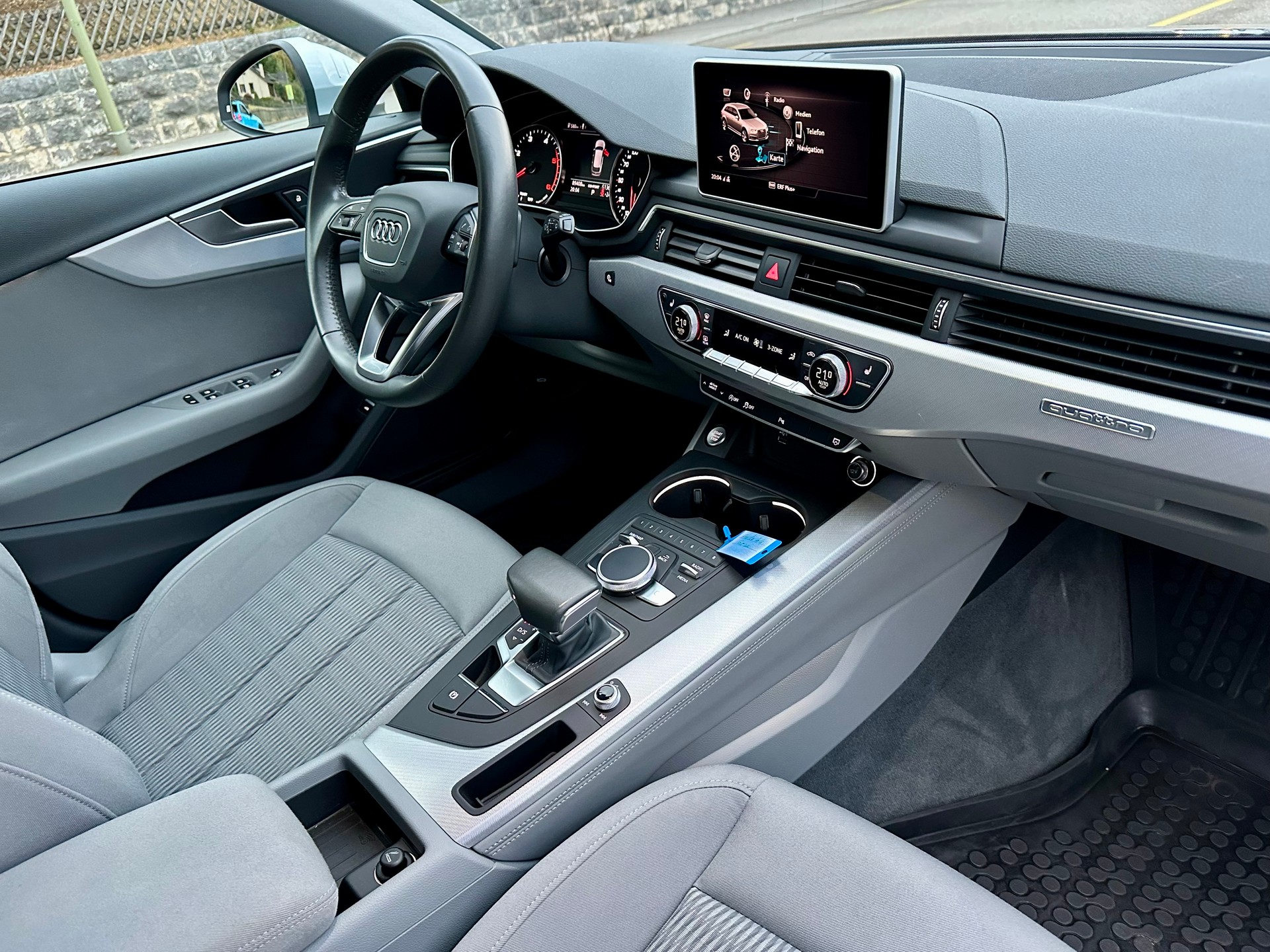 AUDI A4 Avant 40 TDI Design quattro S-tronic-image-12