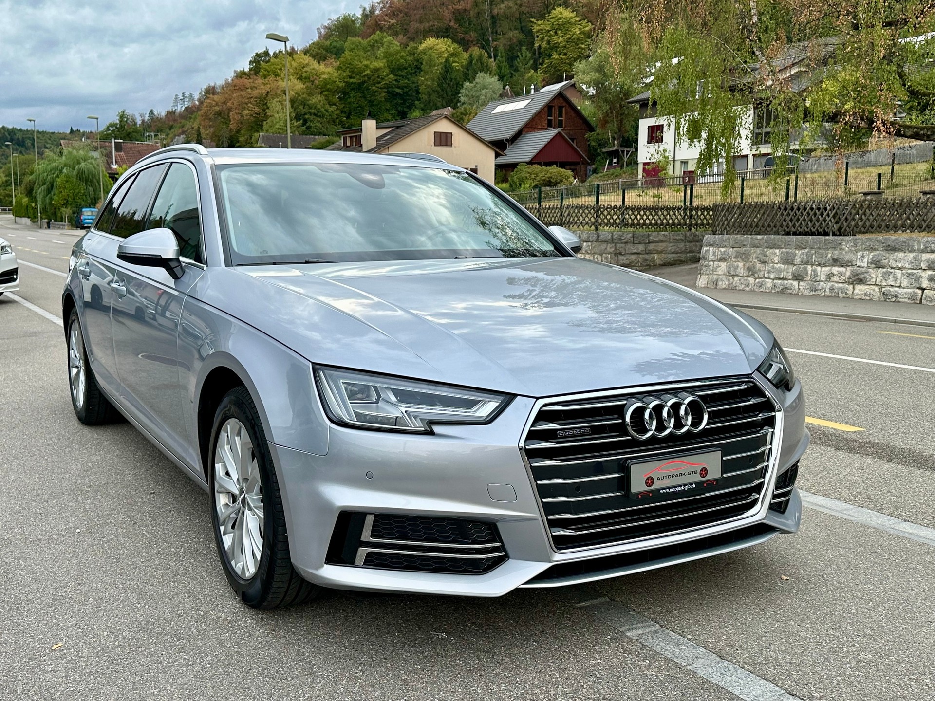 AUDI A4 Avant 40 TDI Design quattro S-tronic-image-1