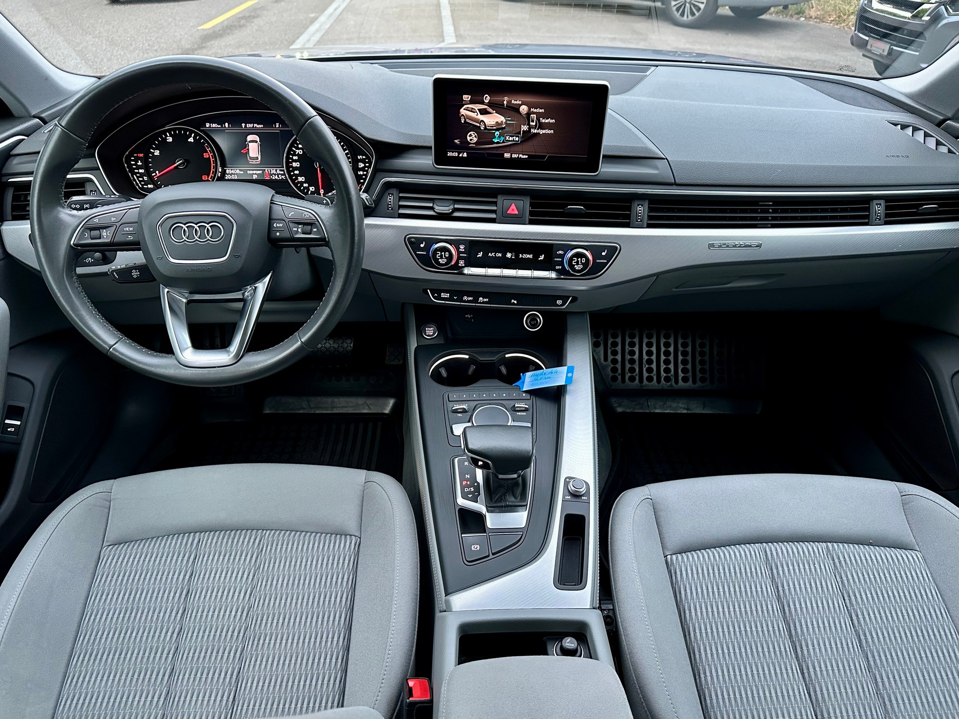 AUDI A4 Avant 40 TDI Design quattro S-tronic-image-14