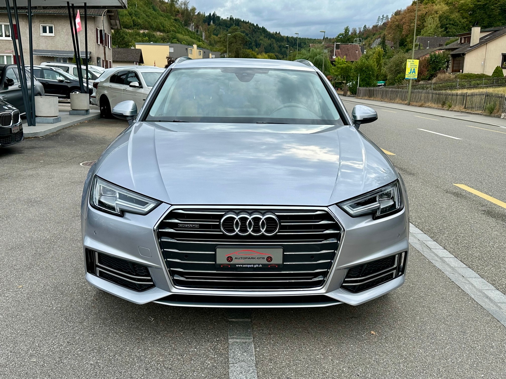 AUDI A4 Avant 40 TDI Design quattro S-tronic-image-2