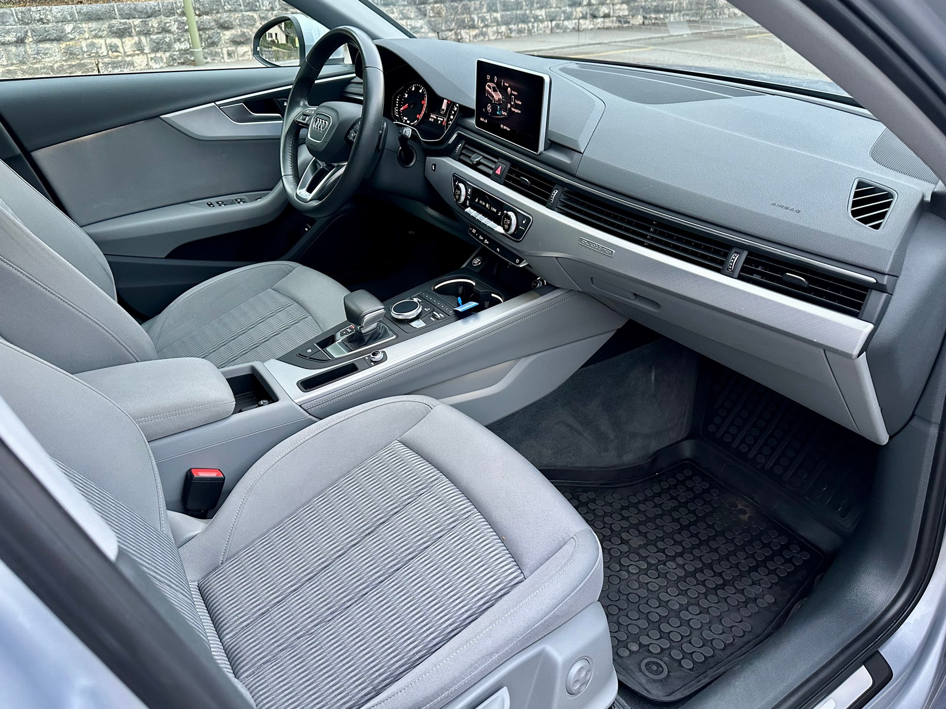AUDI A4 Avant 40 TDI Design quattro S-tronic-image-10