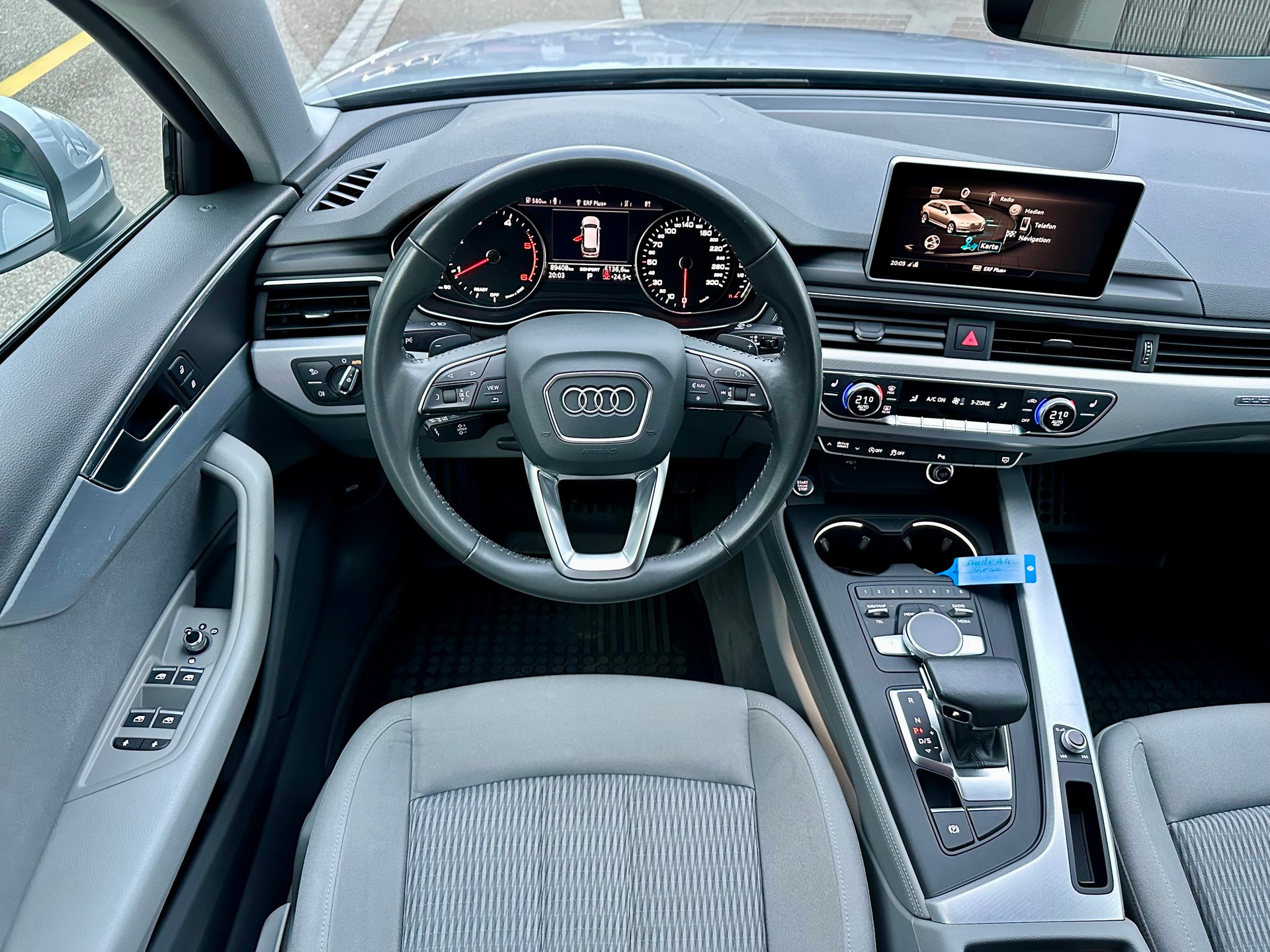 AUDI A4 Avant 40 TDI Design quattro S-tronic-image-13