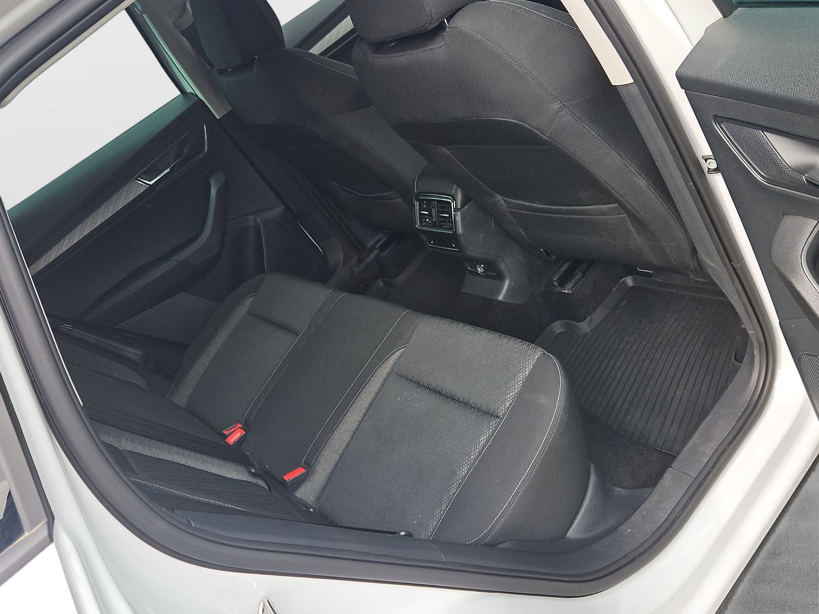 SKODA Karoq 2.0 TDI Style 4x4 DSG-image-12