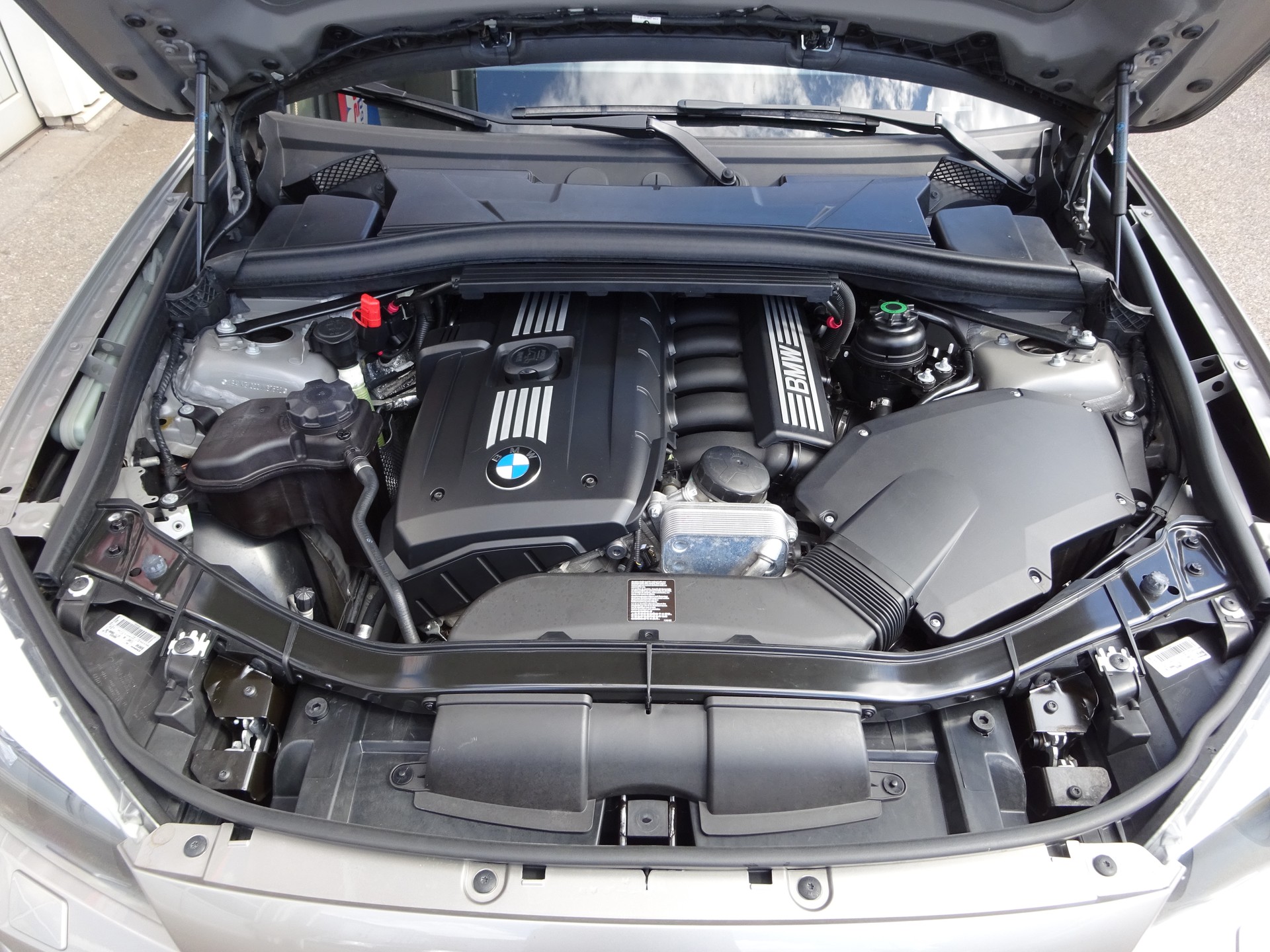 BMW X1 xDrive 28i Steptronic-image-16