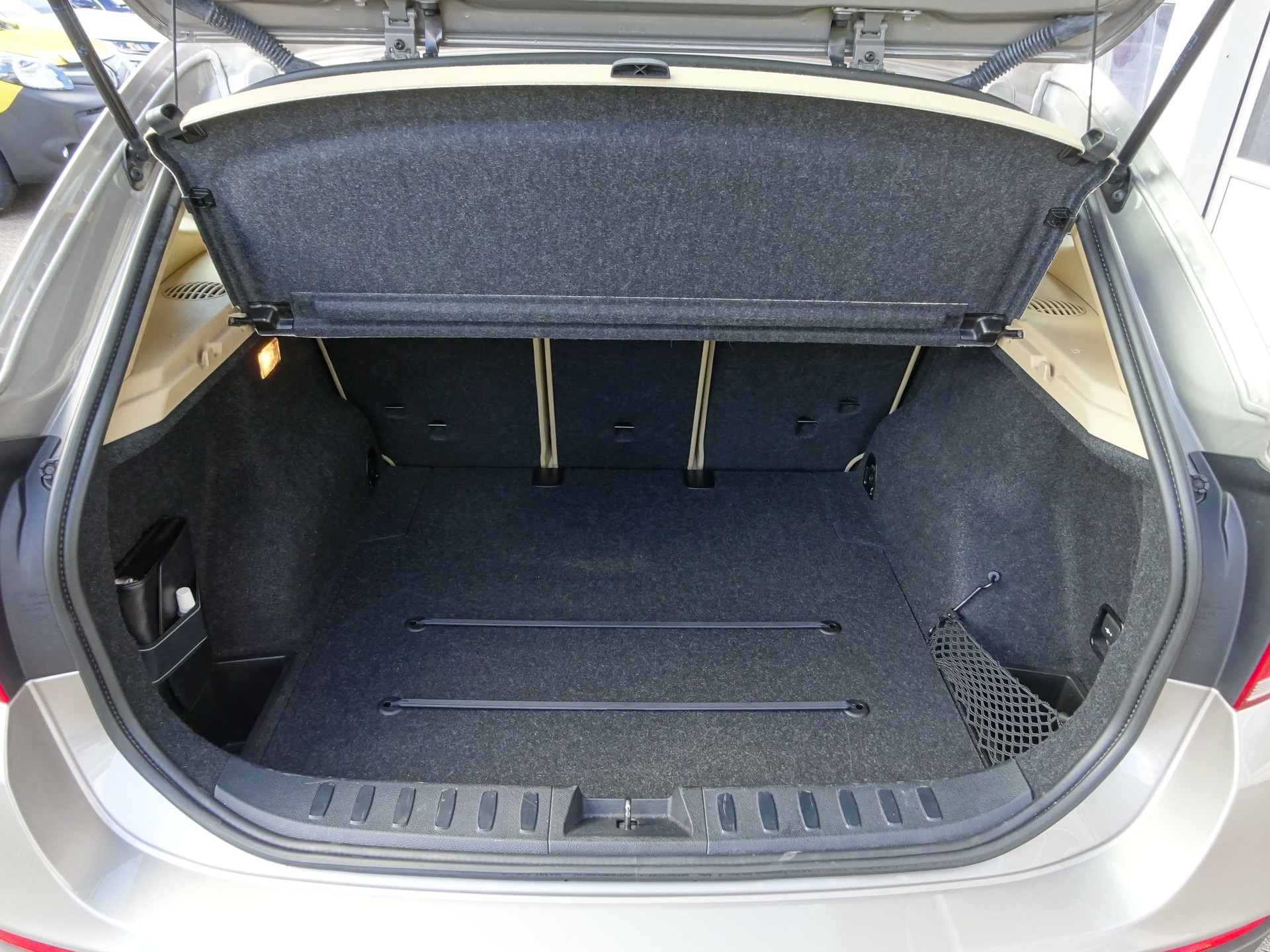 BMW X1 xDrive 28i Steptronic-image-17