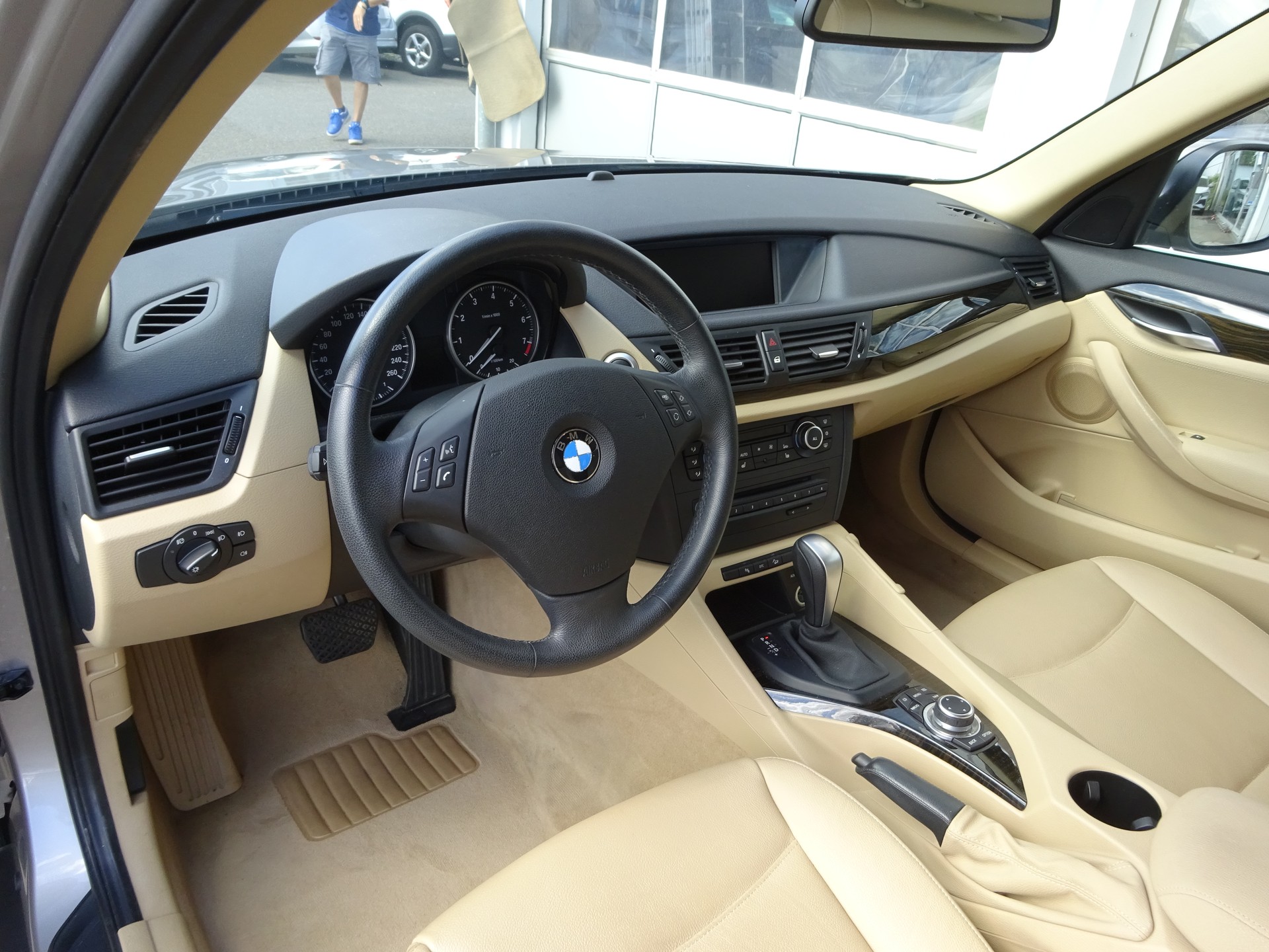 BMW X1 xDrive 28i Steptronic-image-7