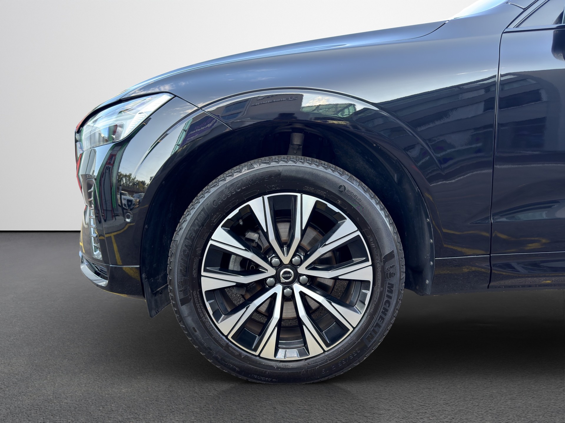 VOLVO XC60 2.0 B5 MH Plus Dark AWD-image-6