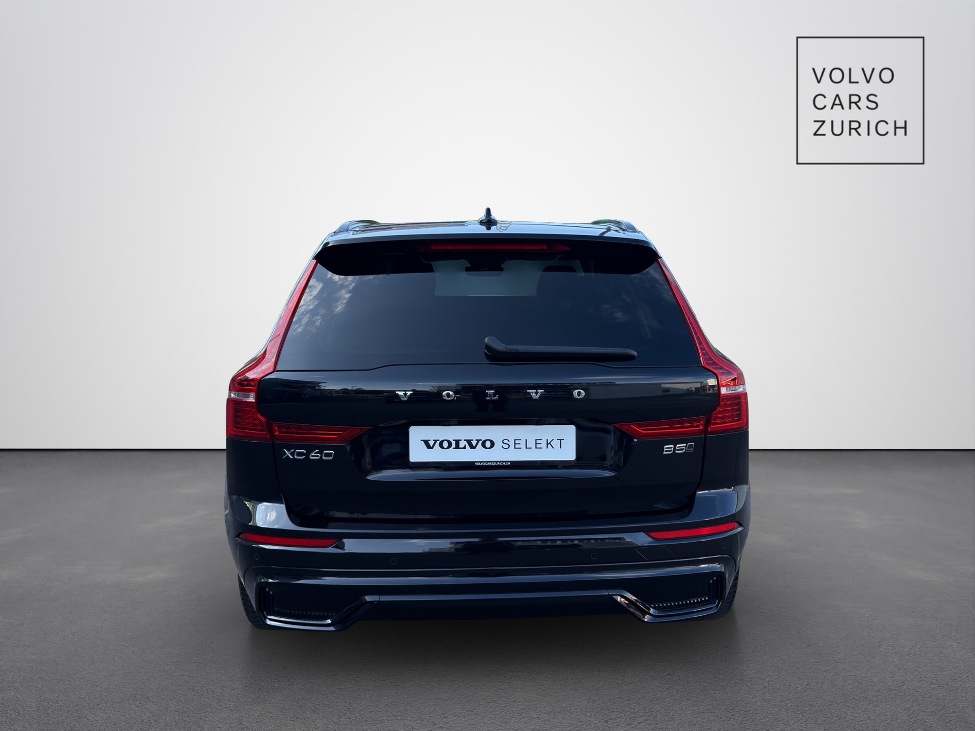 VOLVO XC60 2.0 B5 MH Plus Dark AWD-image-5