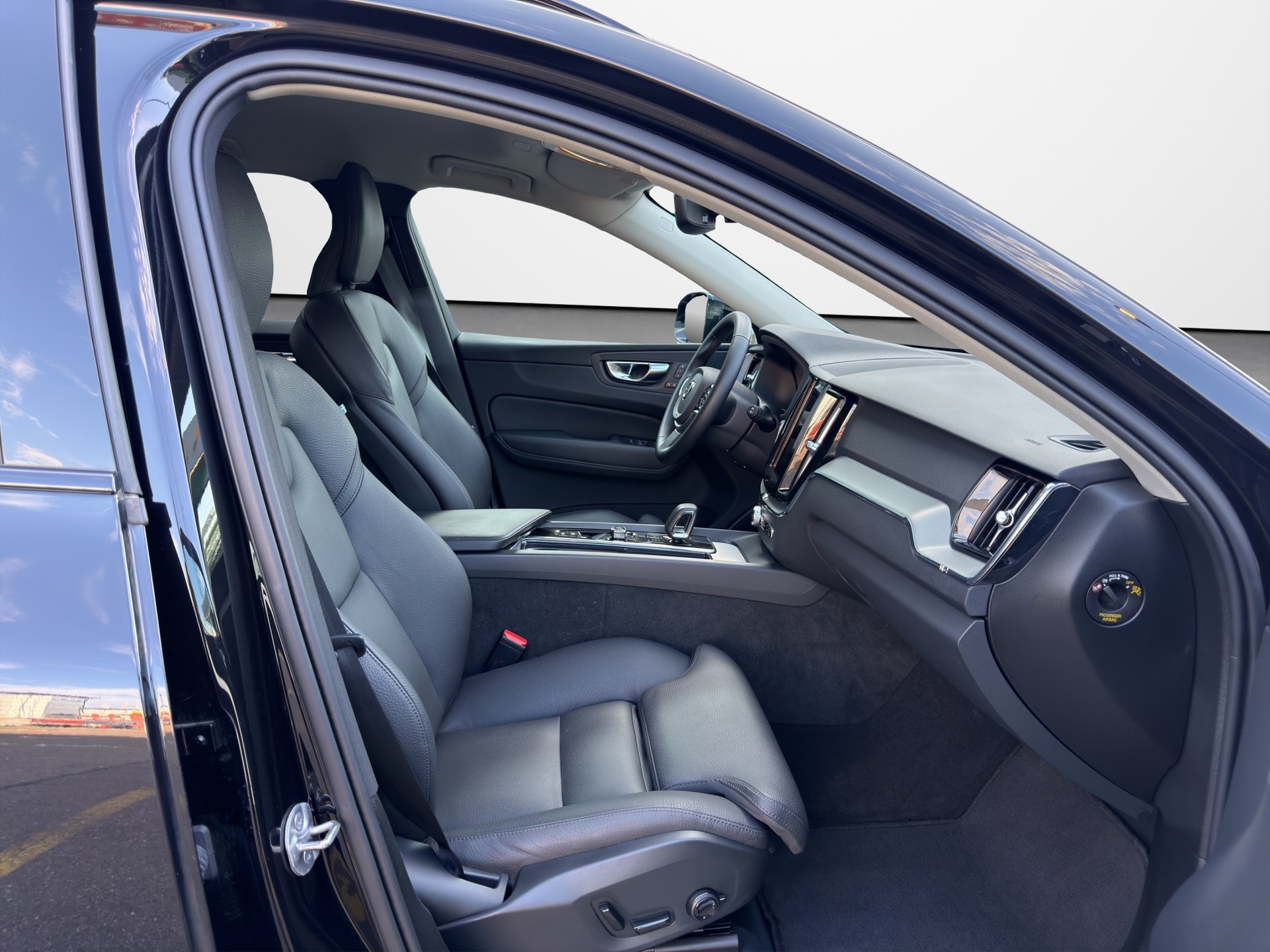 VOLVO XC60 2.0 B5 MH Plus Dark AWD-image-8