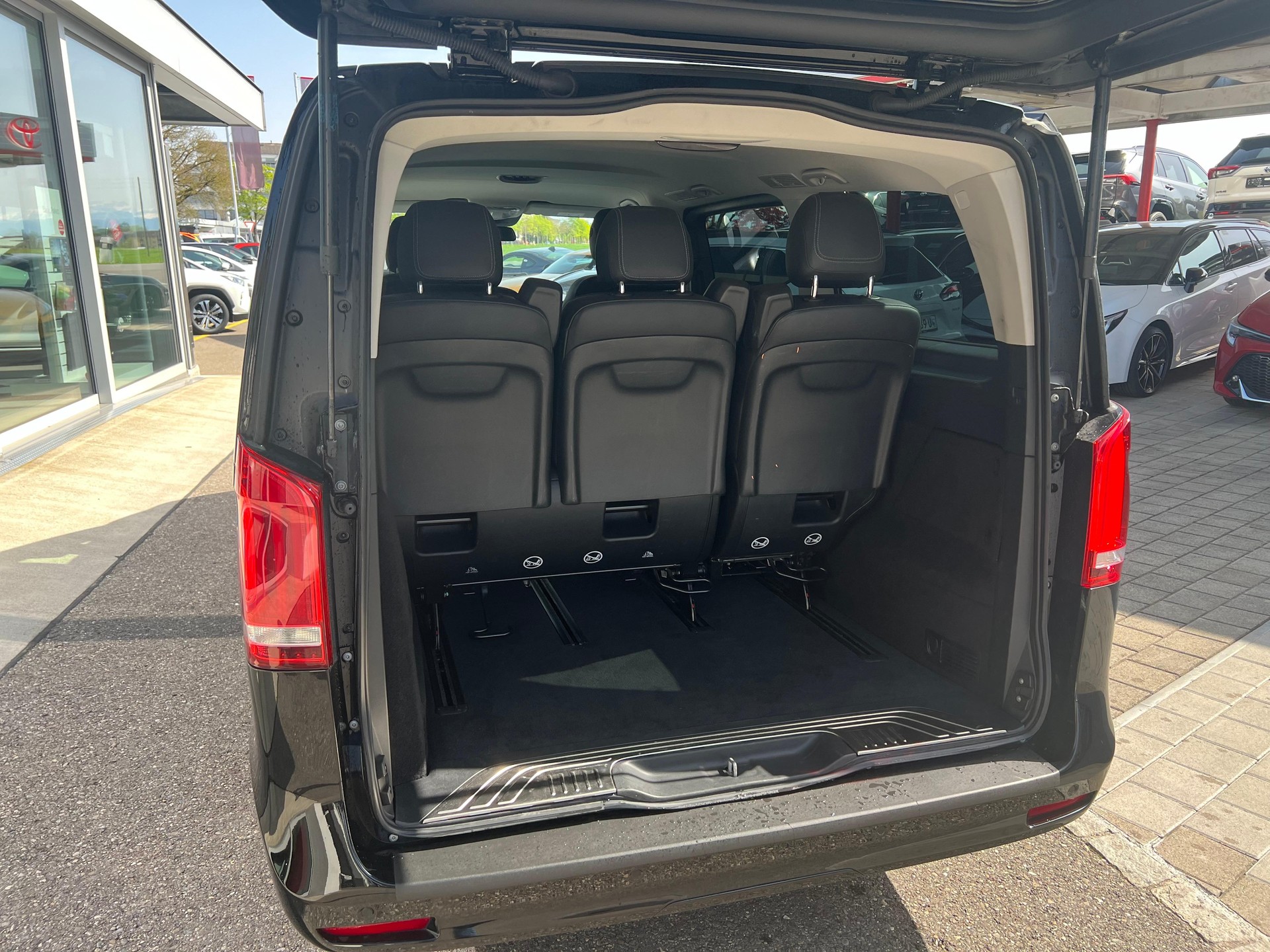 MERCEDES-BENZ V 250 d Avantgarde lang Van-image-6