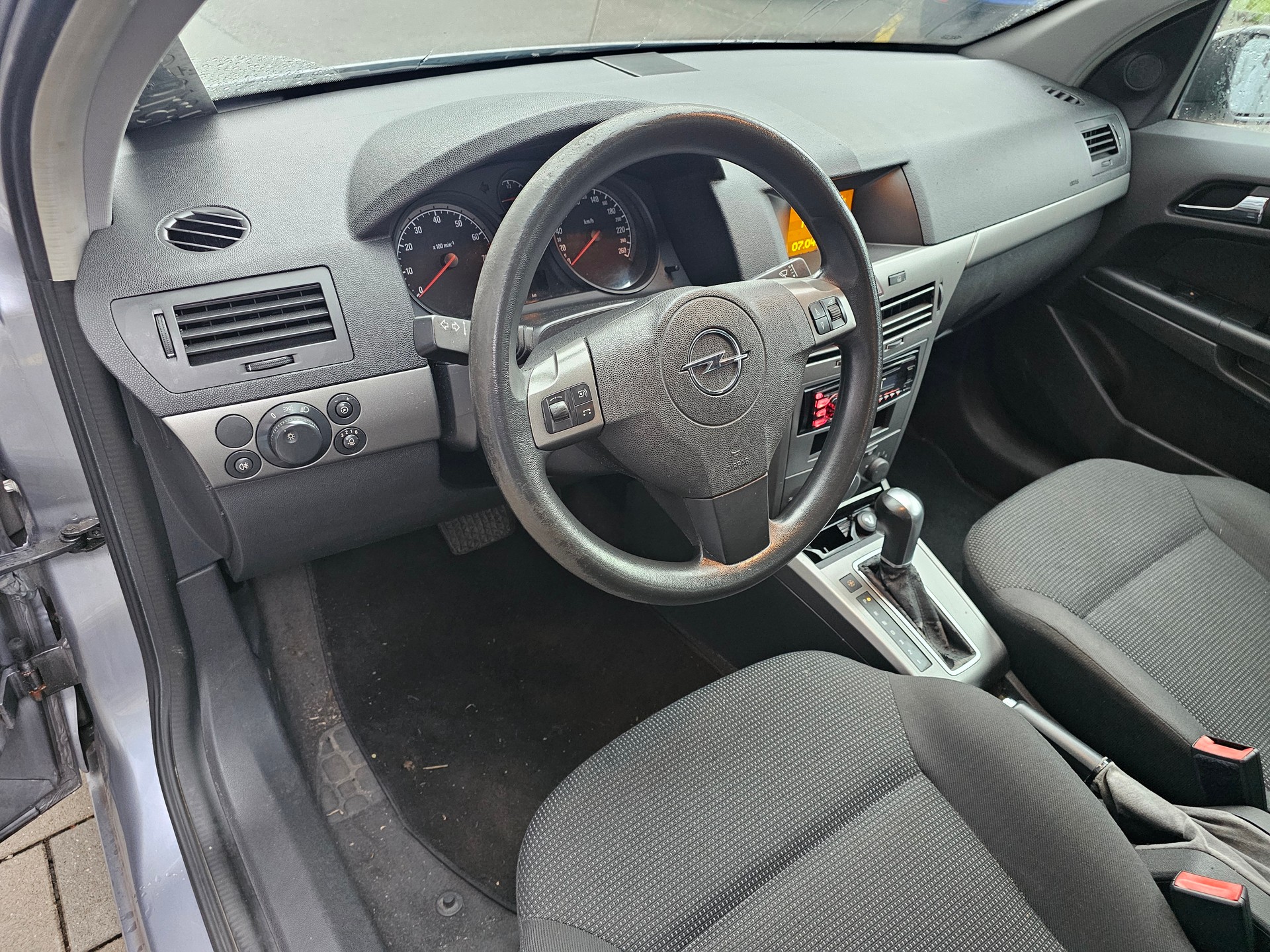 OPEL Astra 1.8i 16V Cosmo-image-8