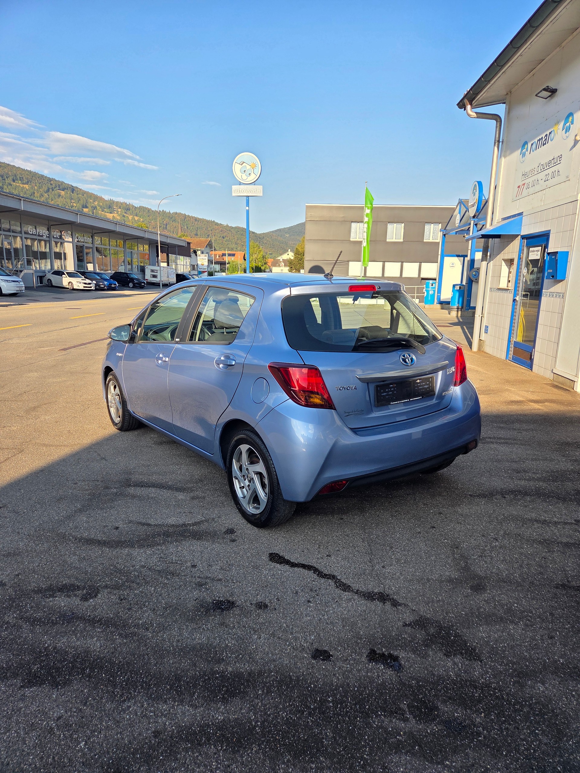 TOYOTA Yaris 1.5 VVT-i Hybrid Sol Premium e-CVT-image-3